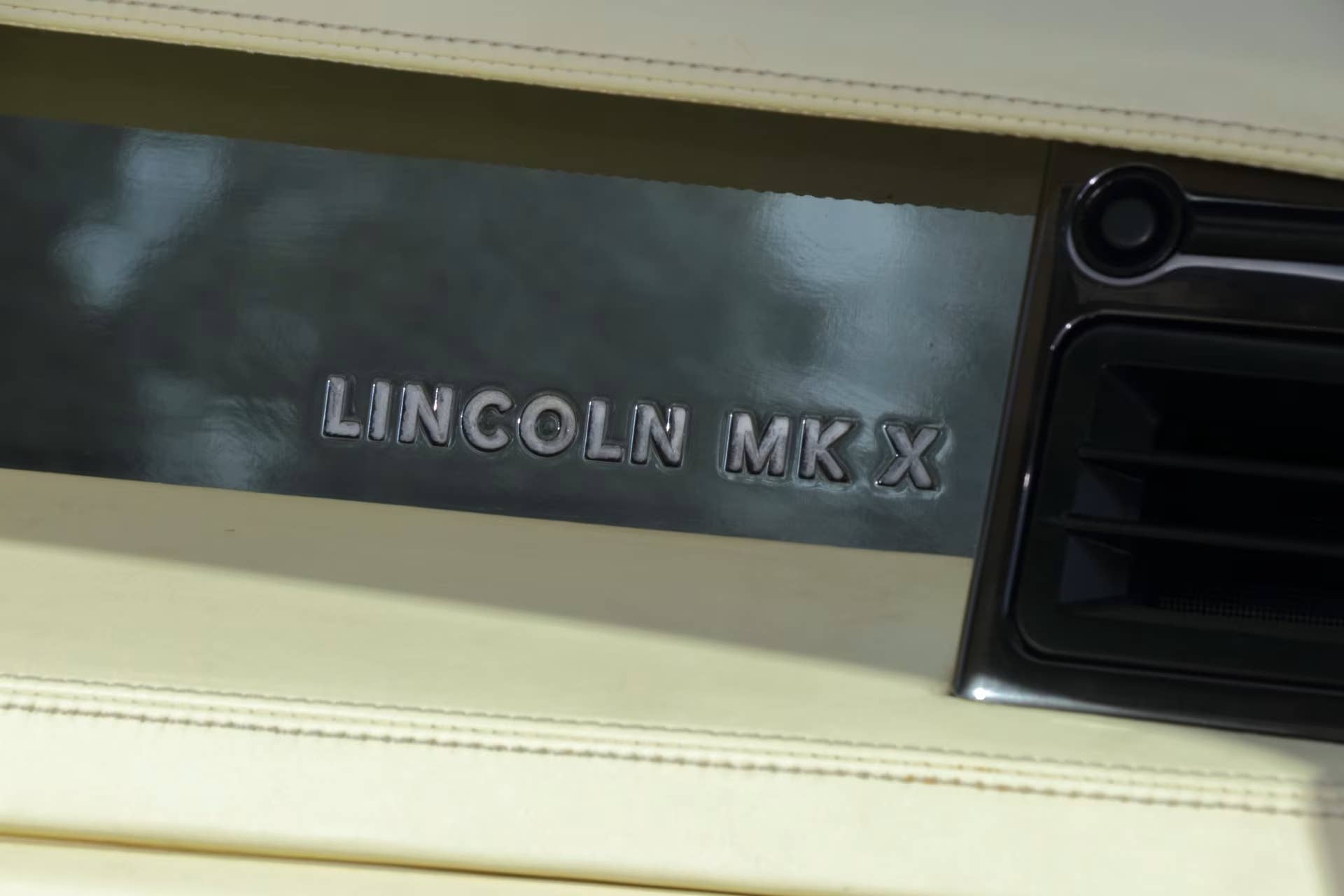 2004 Lincoln Mark X concept car