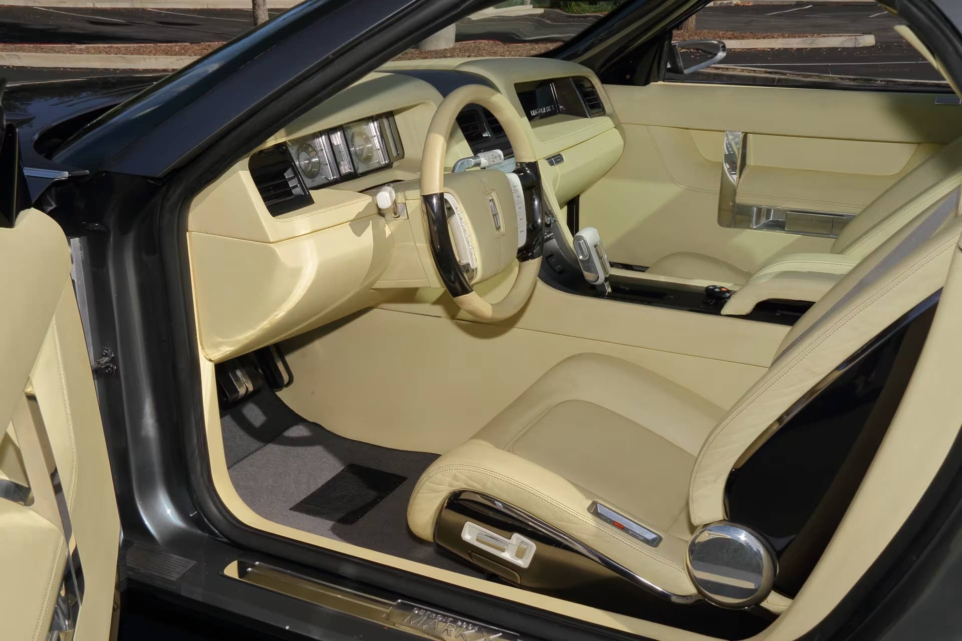 2004 Lincoln Mark X concept car