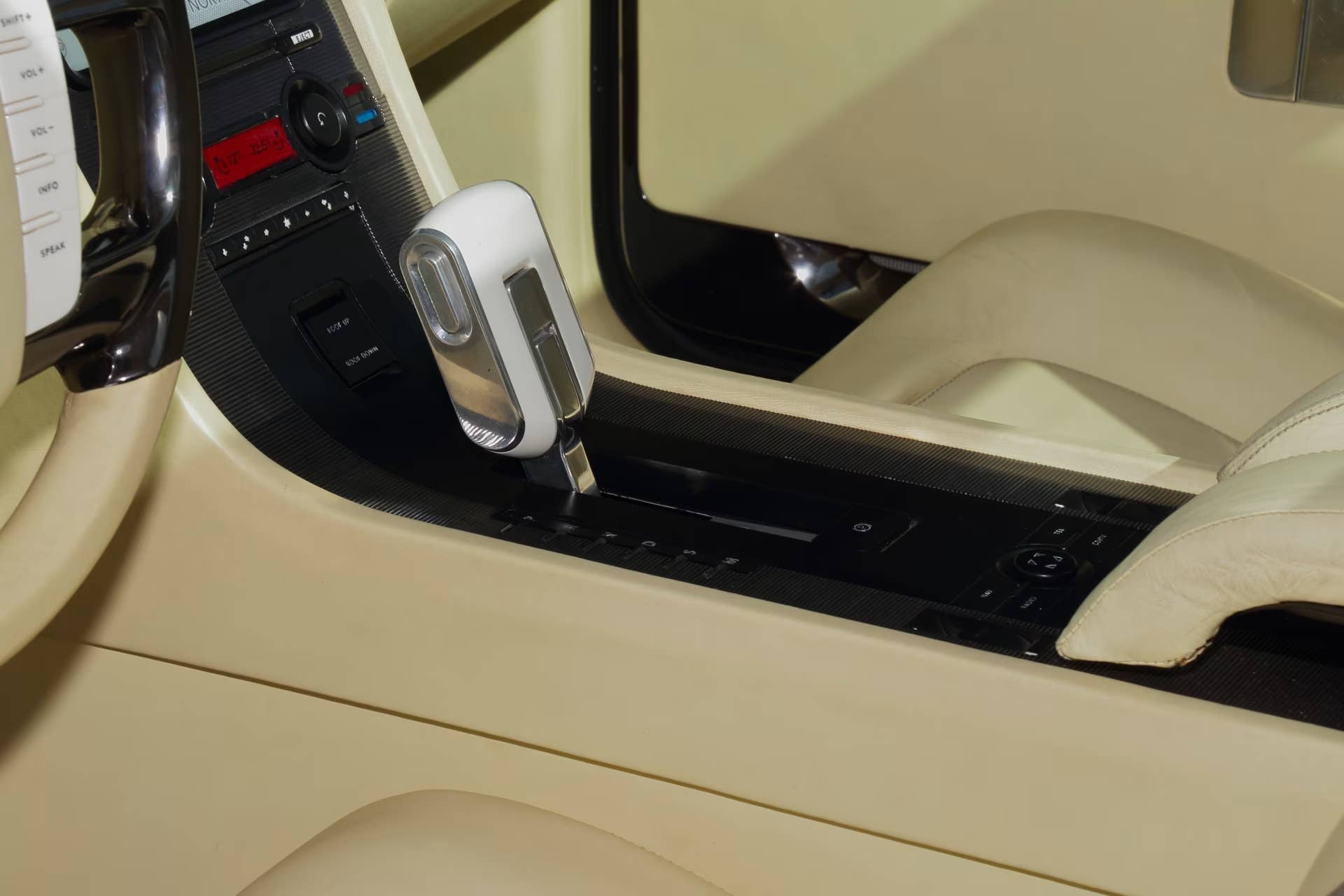 2004 Lincoln Mark X concept car