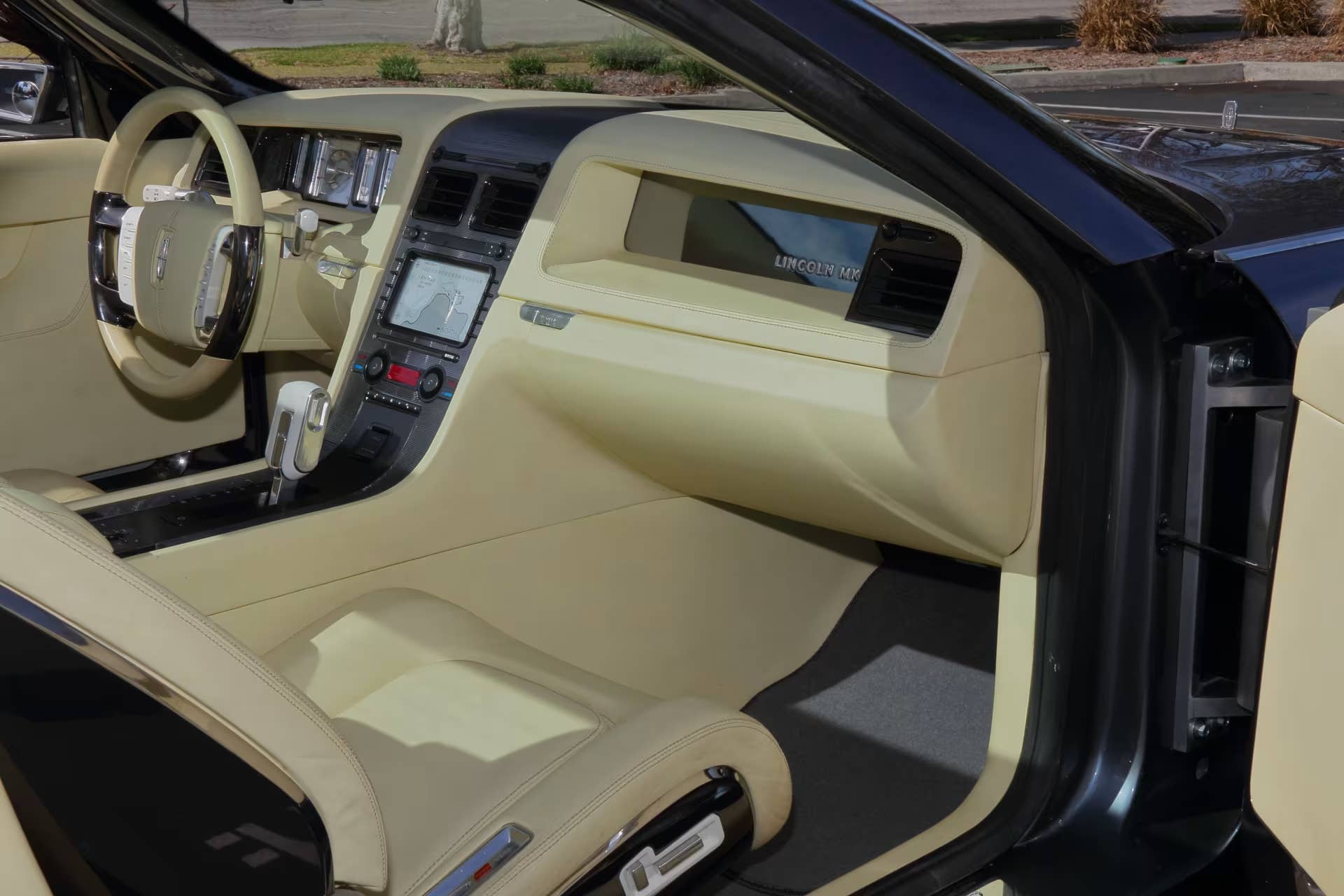 2004 Lincoln Mark X concept car
