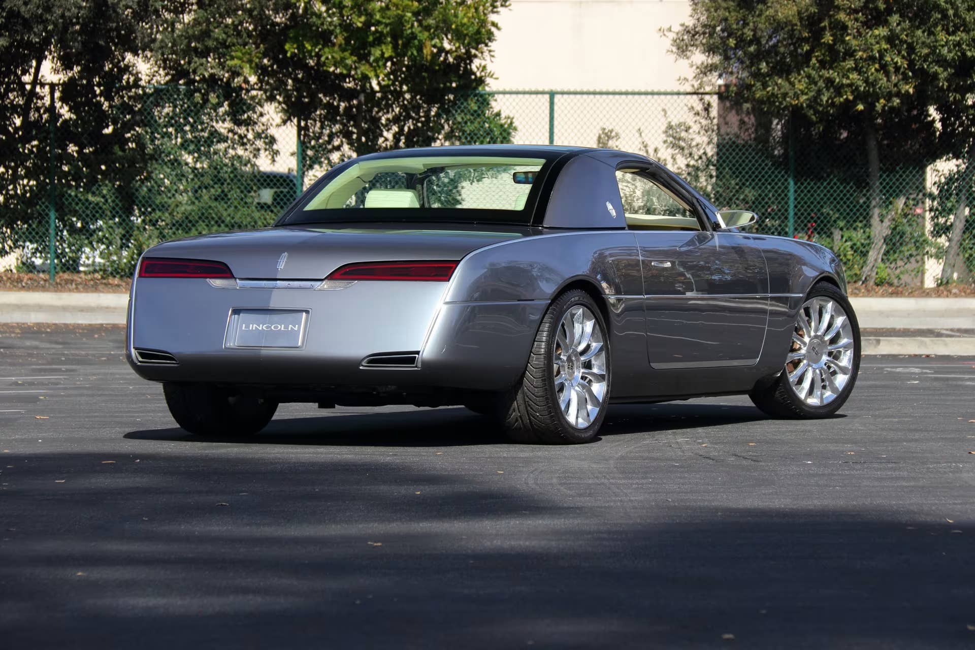 2004 Lincoln Mark X concept car