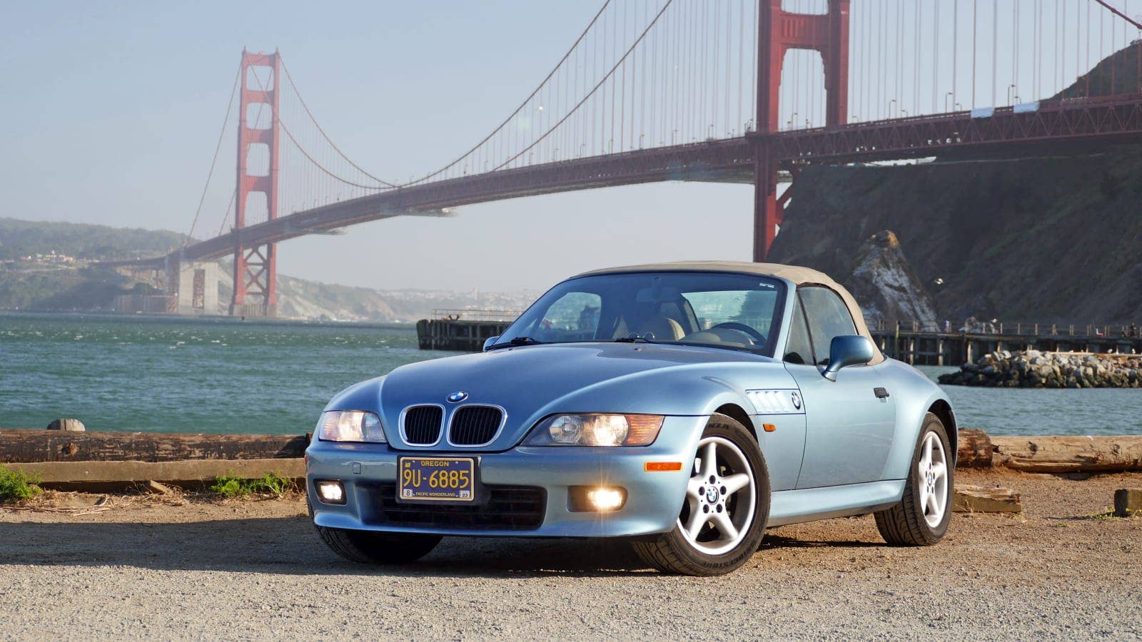 コツメカワウソ Who needs an SUV? We drive a 1998 BMW Z3 down the Pacific Coast