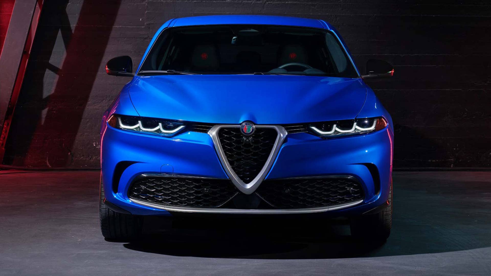 2024 Alfa Romeo Tonale head on view