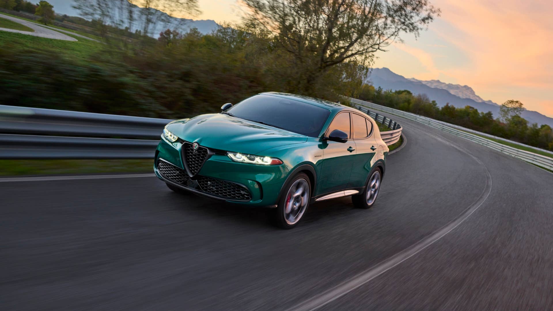 2024 Alfa Romeo Tonale exterior front driving