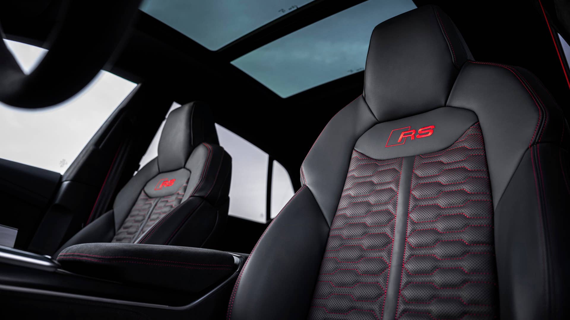 Interior, Colour: Chilli red metallic