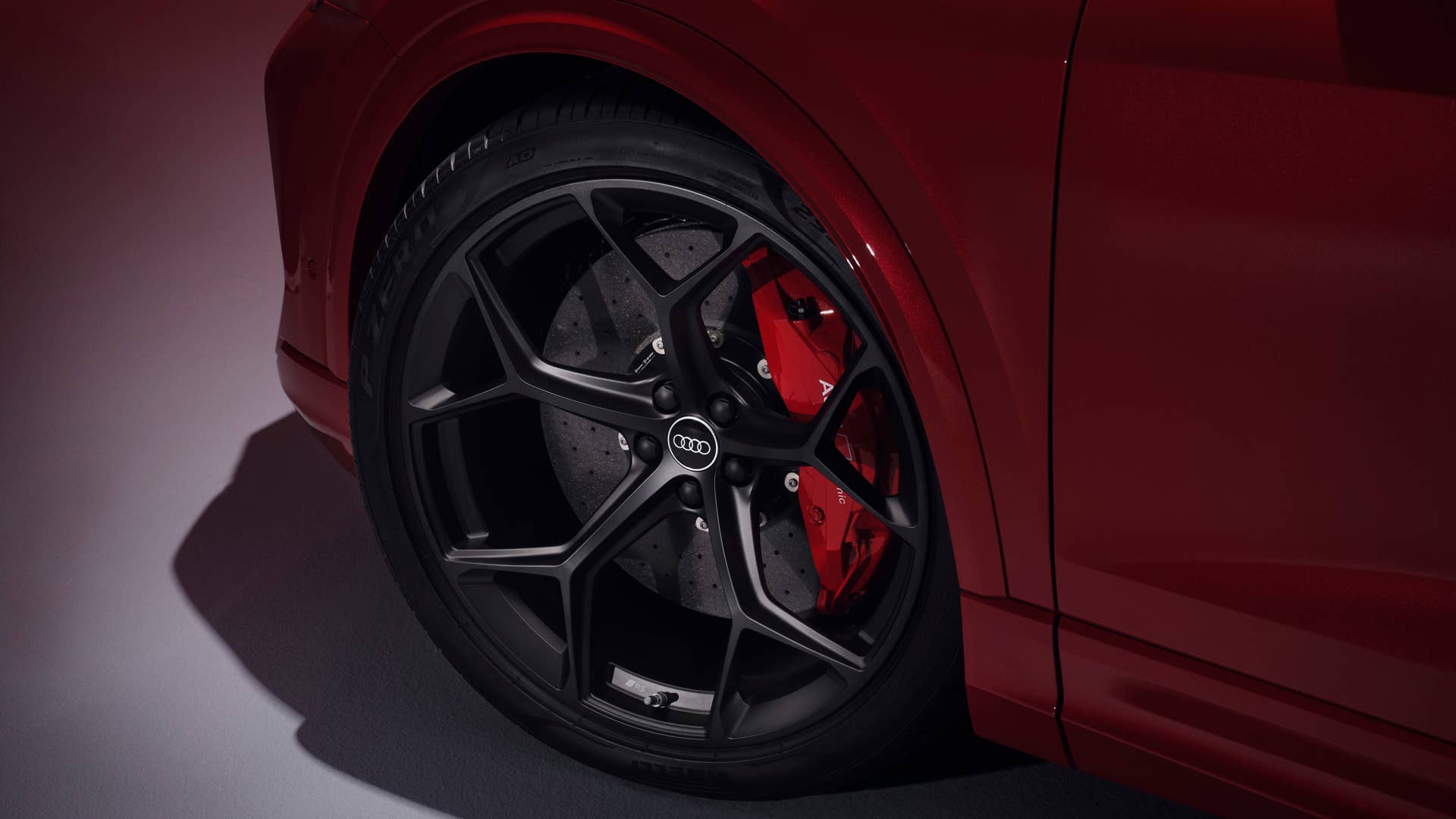 Detail, Colour: Chilli red metallic