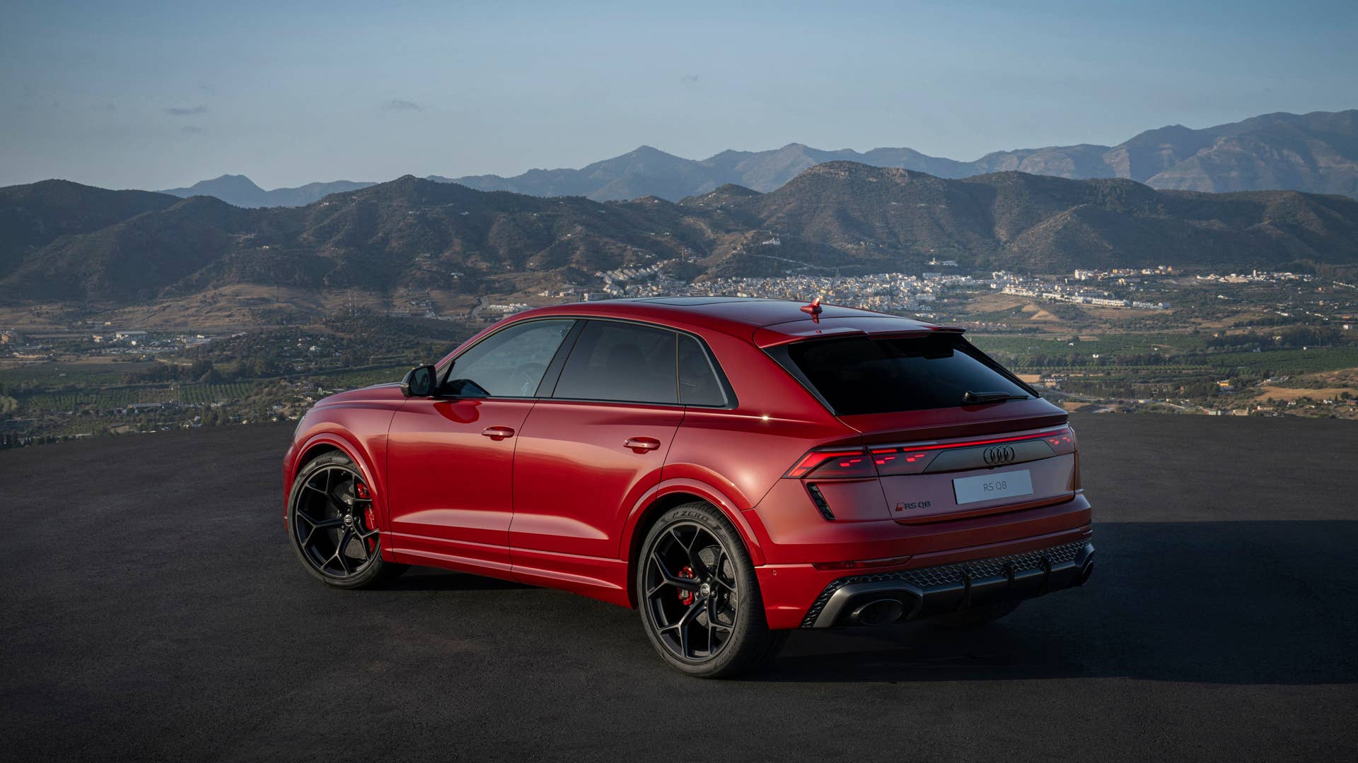 Static photo, Colour: Chilli red metallic