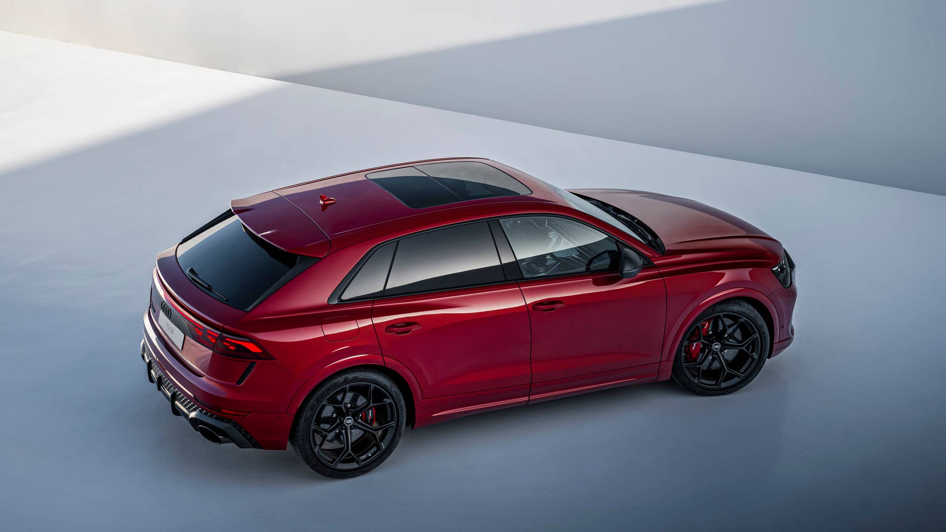 Static photo, Colour: Chilli red metallic