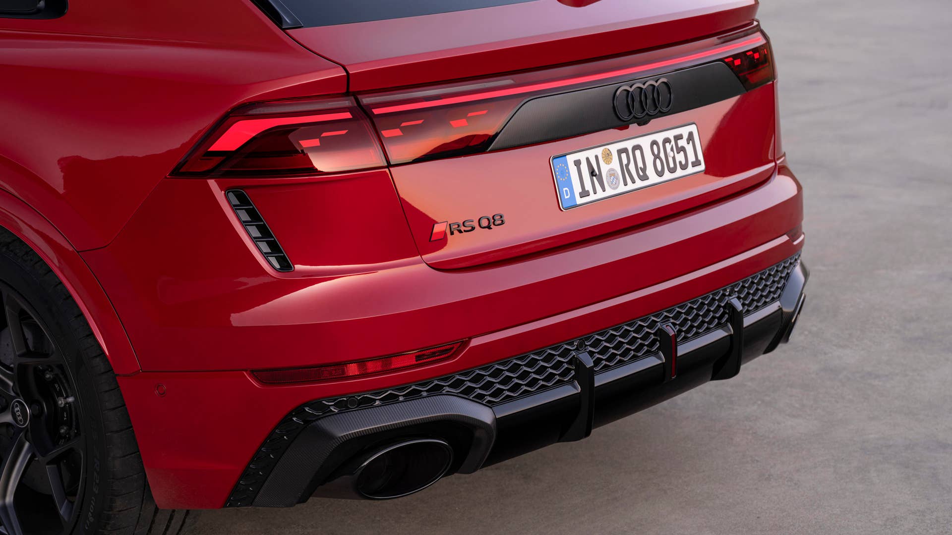 Detail, Colour: Chilli red metallic