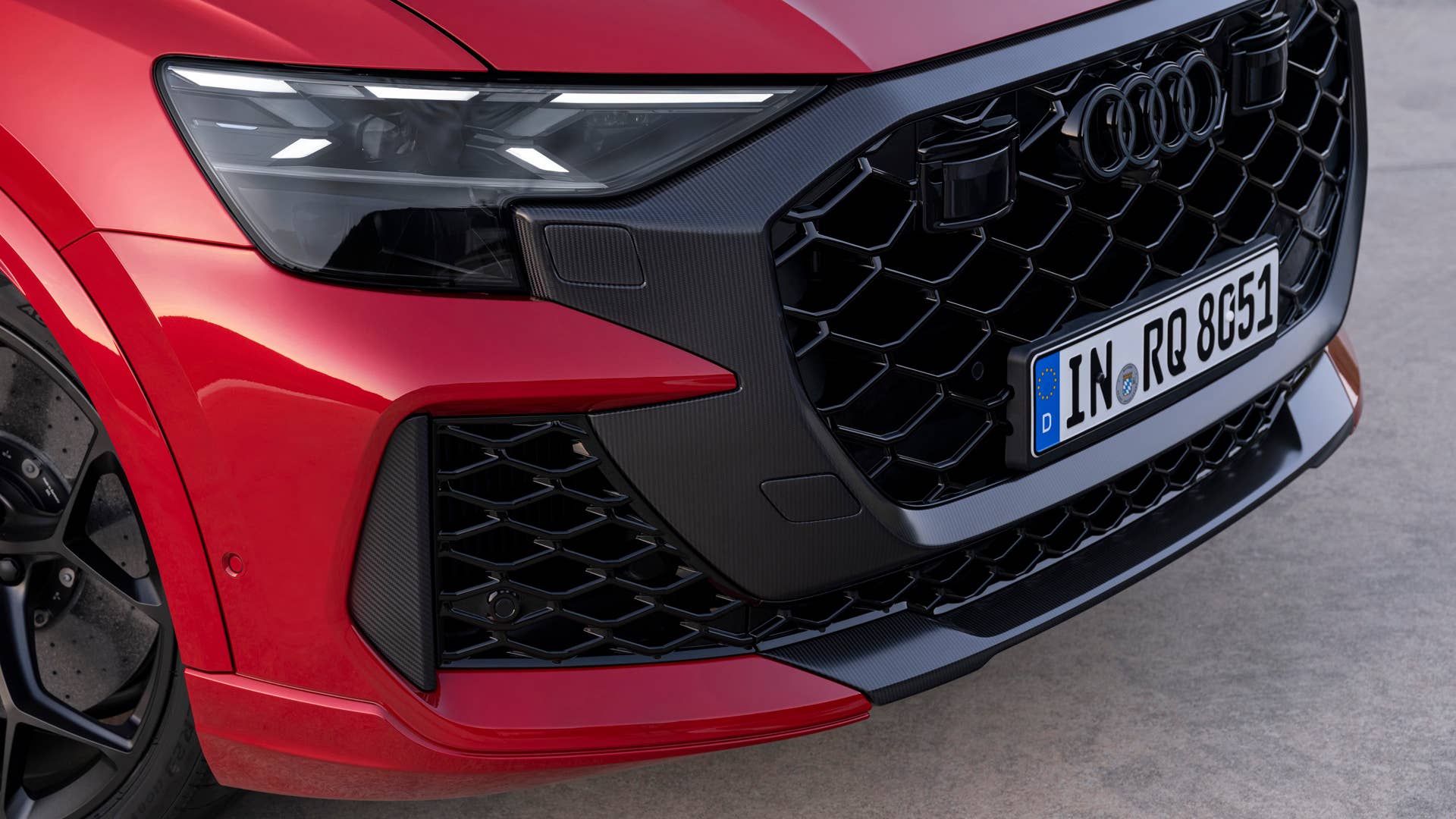 Detail, Colour: Chilli red metallic