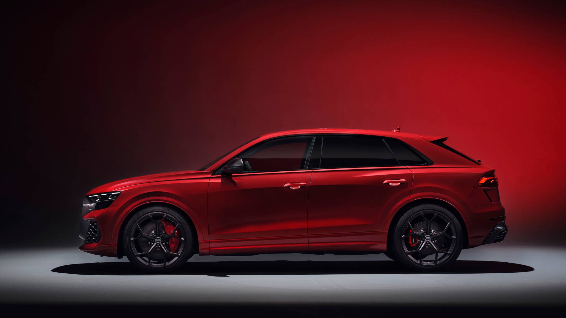 Static photo, Colour: Chilli red metallic