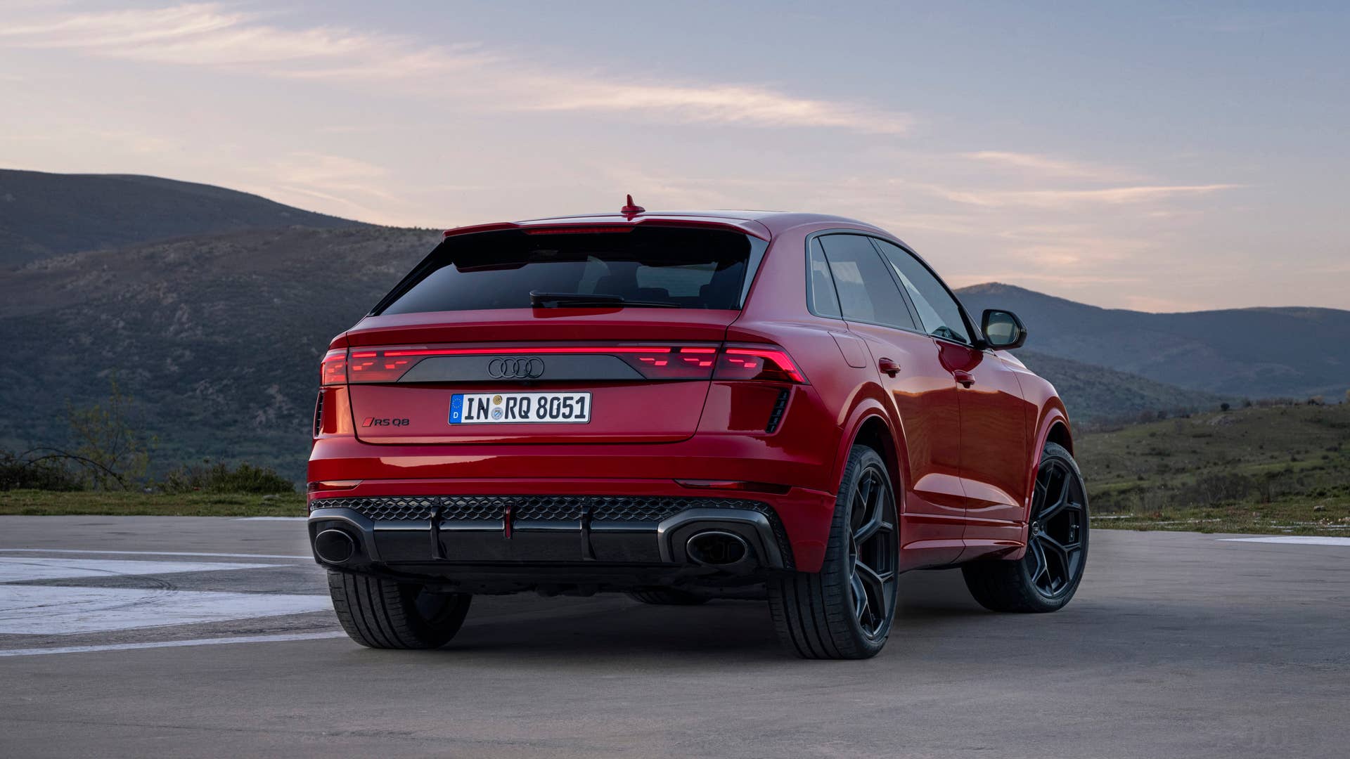 Static photo, Colour: Chilli red metallic