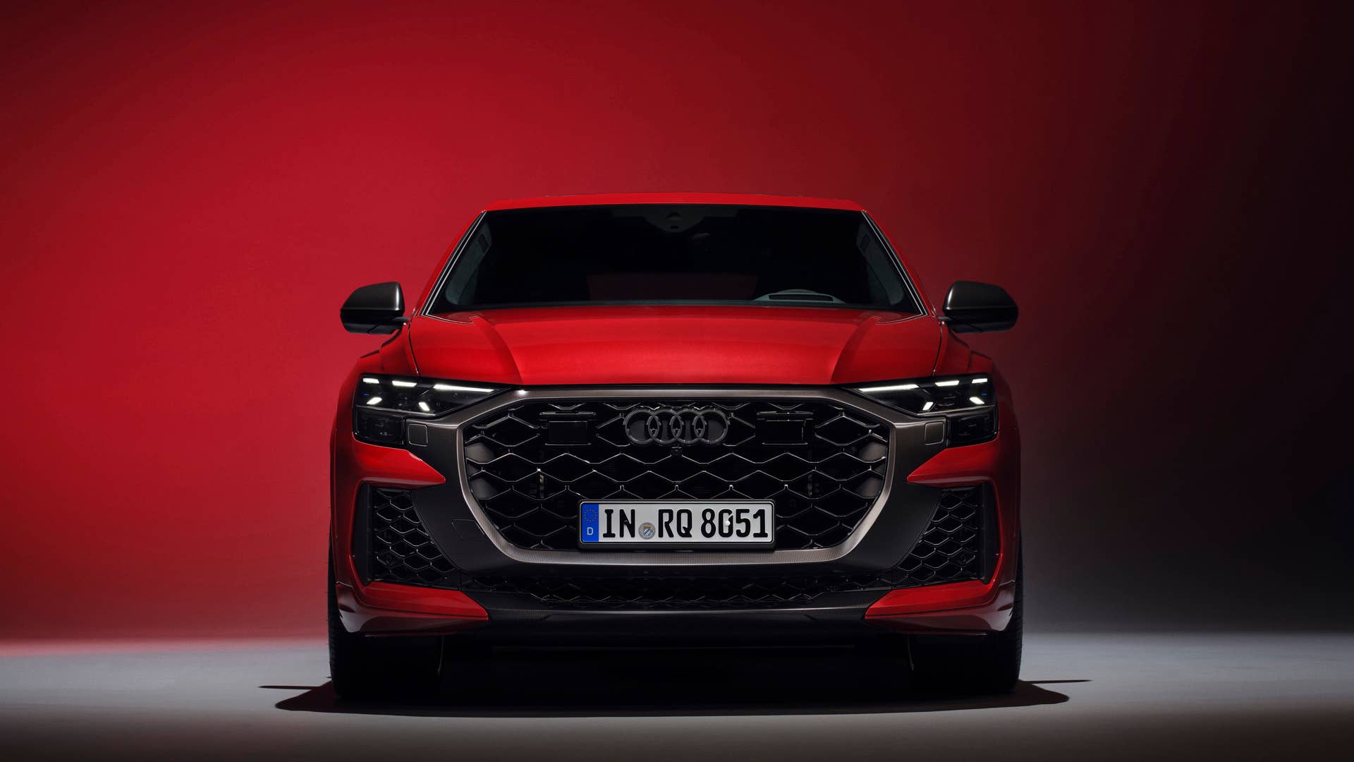 Static photo, Colour: Chilli red metallic