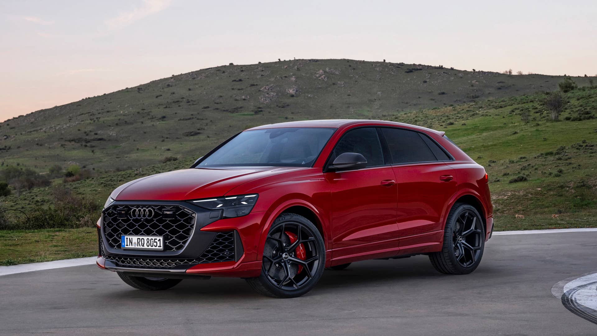 Static photo, Colour: Chilli red metallic