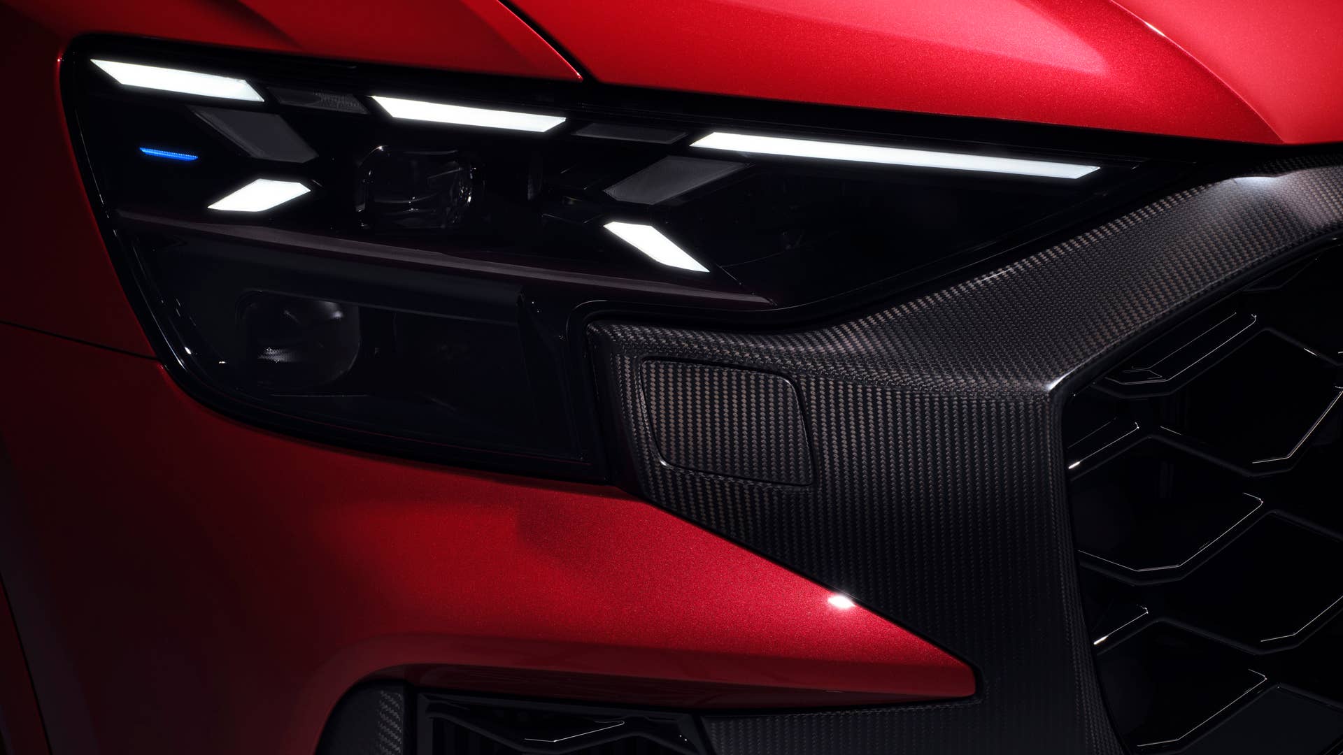 Detail, Colour: Chilli red metallic