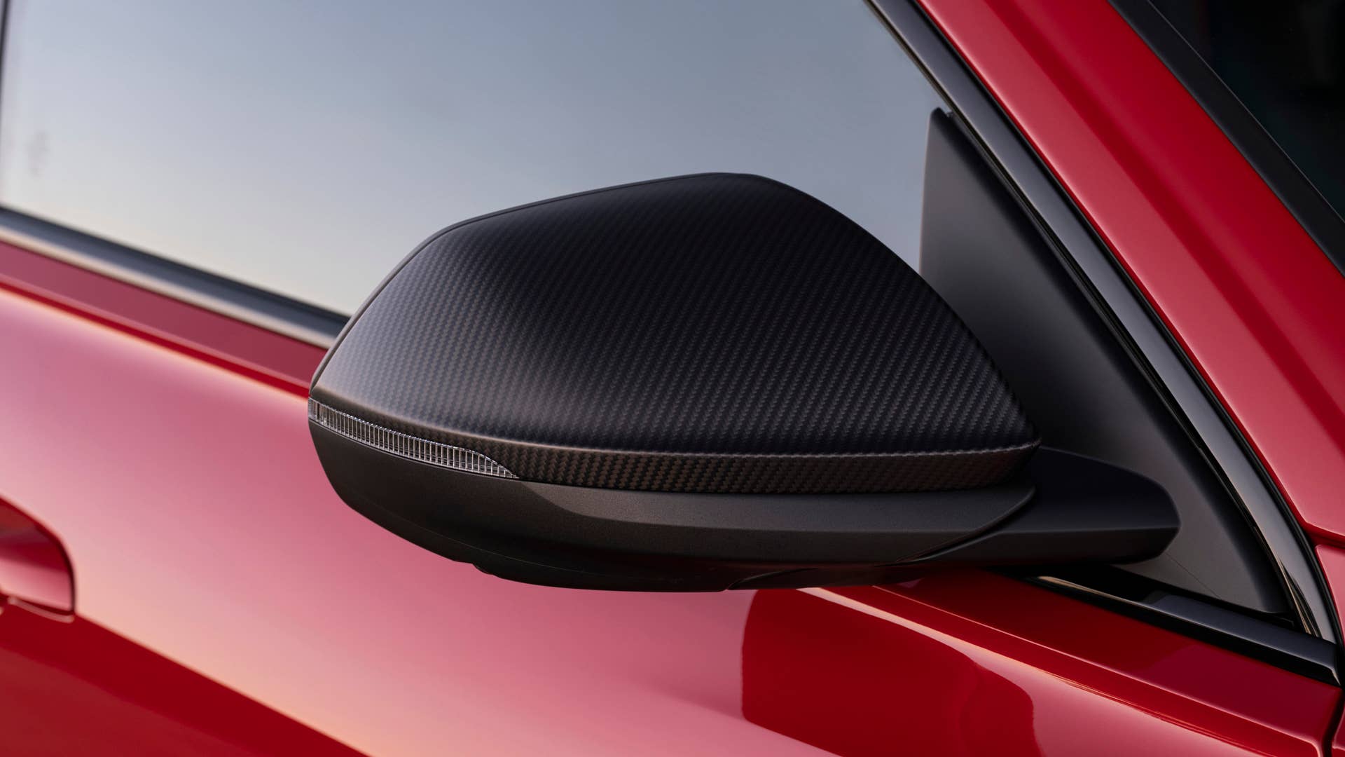 Detail, Colour: Chilli red metallic