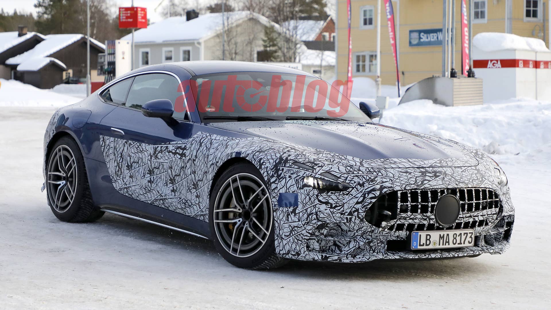 Spy shot of secretly tested future car