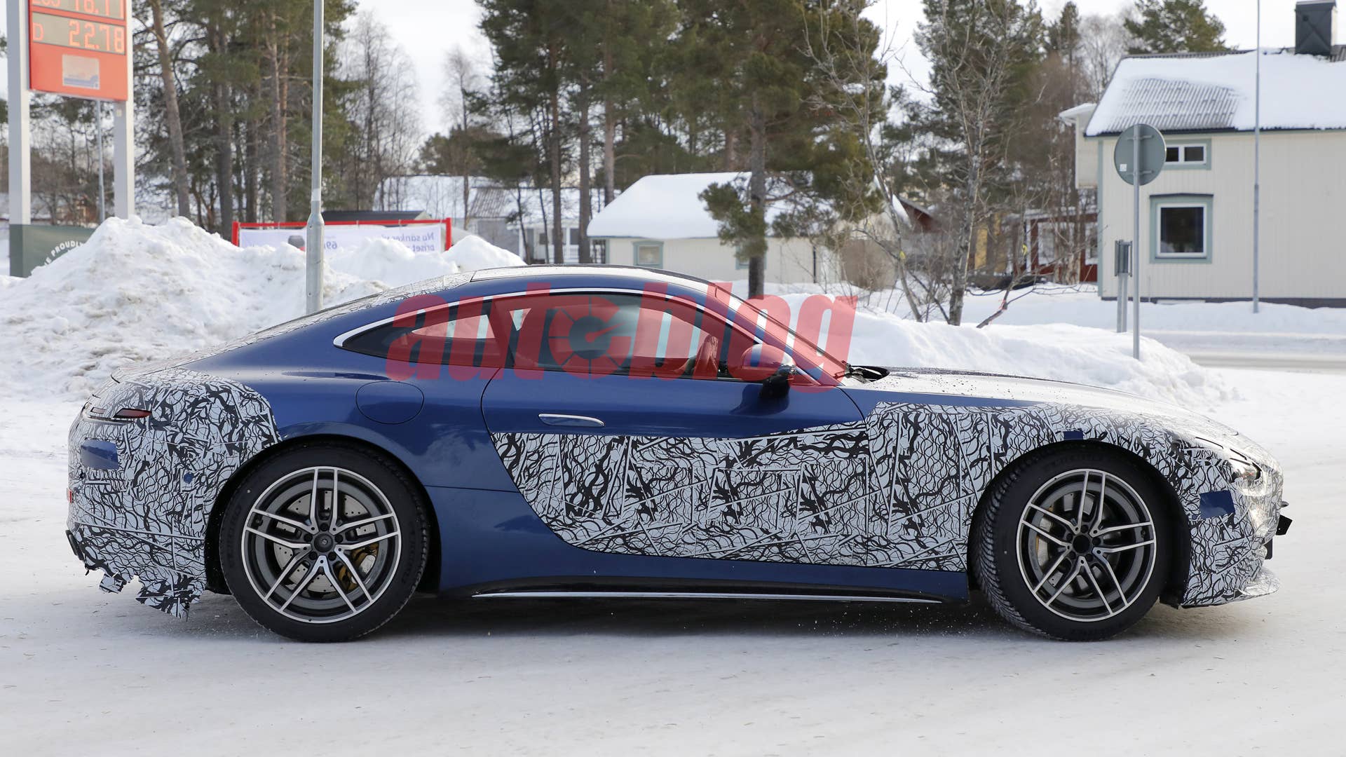 Spy shot of secretly tested future car