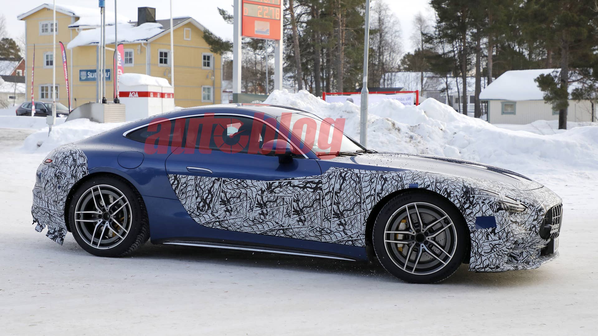 Spy shot of secretly tested future car