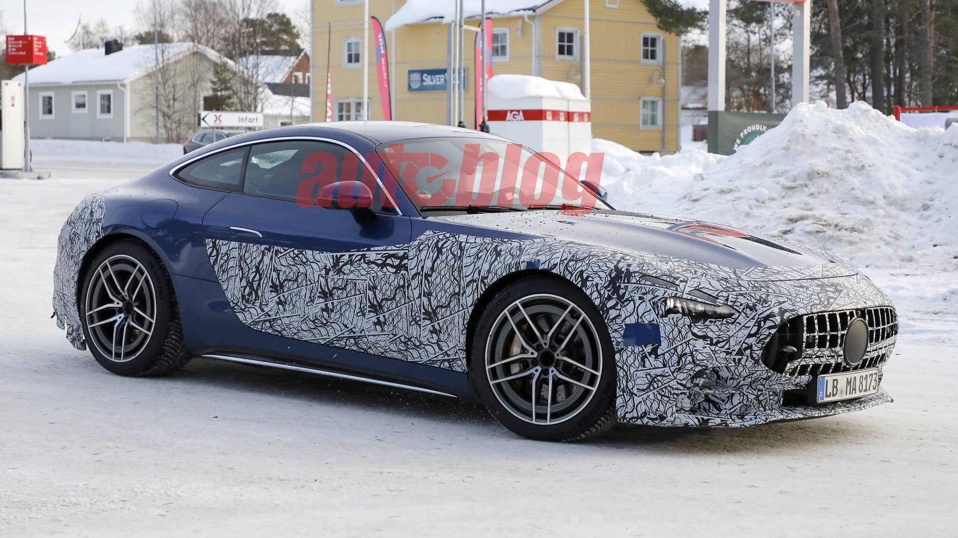 Spy shot of secretly tested future car