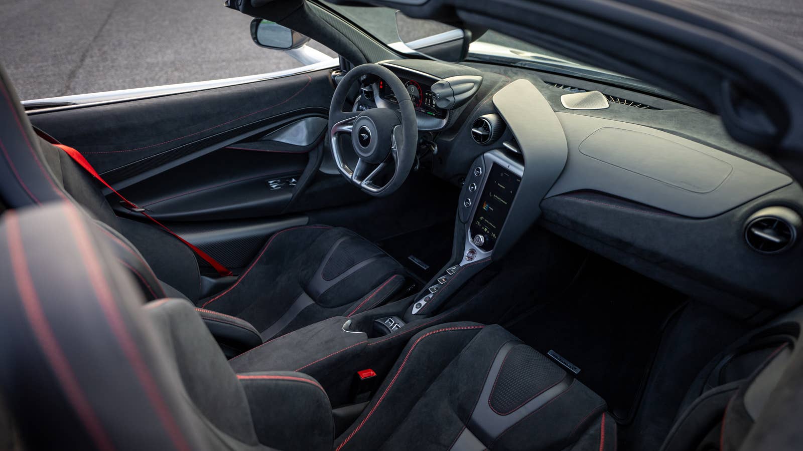 2025-2026 McLaren 750S black interior