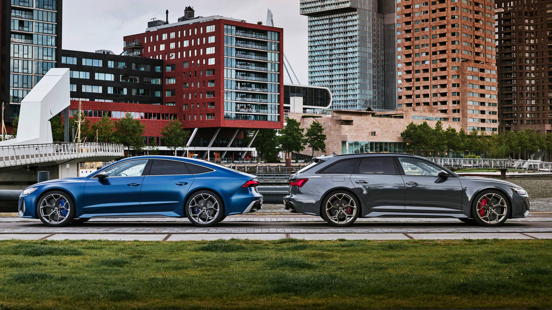 Audi RS 7 Sportback performance, Static photo, Colour: Ascariblue matt. Audi RS 6 Avant performance, Static photo, Colour: Nimbus grey in Pearl Effect.