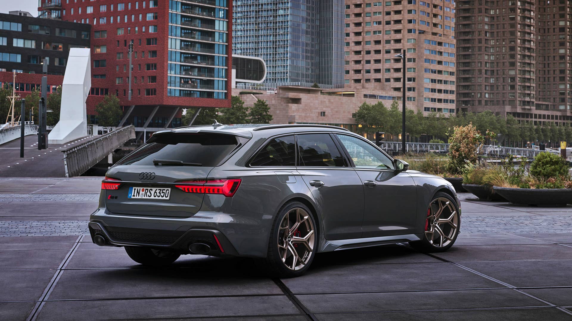 Static photo, Colour: Nimbus grey in Pearl Effect