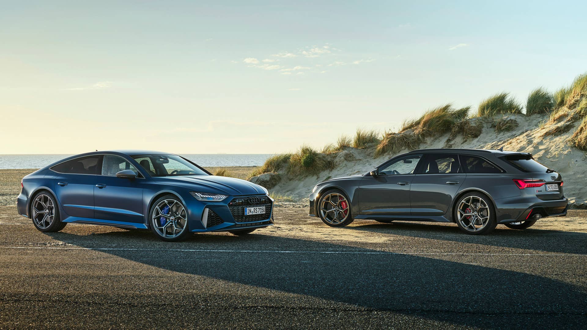 Audi RS 7 Sportback performance, Static photo, Colour: Ascariblue matt. Audi RS 6 Avant performance, Static photo, Colour: Nimbus grey in Pearl Effect.