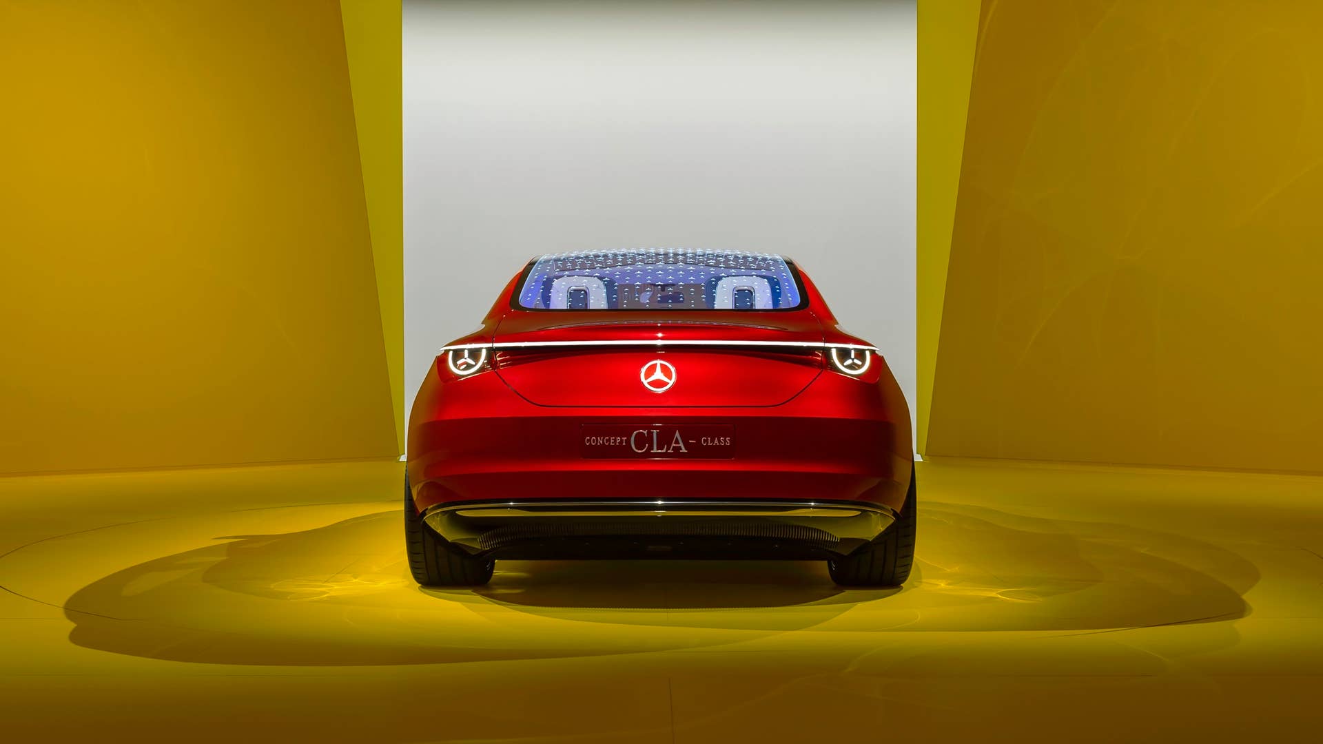 Mercedes-Benz Concept CLA Class: As the first car to be developed on the all-new electric-first Mercedes-Benz Modular Architecture (MMA) platform, the Concept CLA Class points the way for the next-generation electric-drive technology. // Mercedes-Benz Concept CLA Class: Als erstes Fahrzeug, das auf der komplett neuen elektrischen Plattform Mercedes-Benz Modular Architecture (MMA) entwickelt wurde, weist das Concept CLA Class den Weg für die nächste Generation der elektrischen Antriebstechnologie.