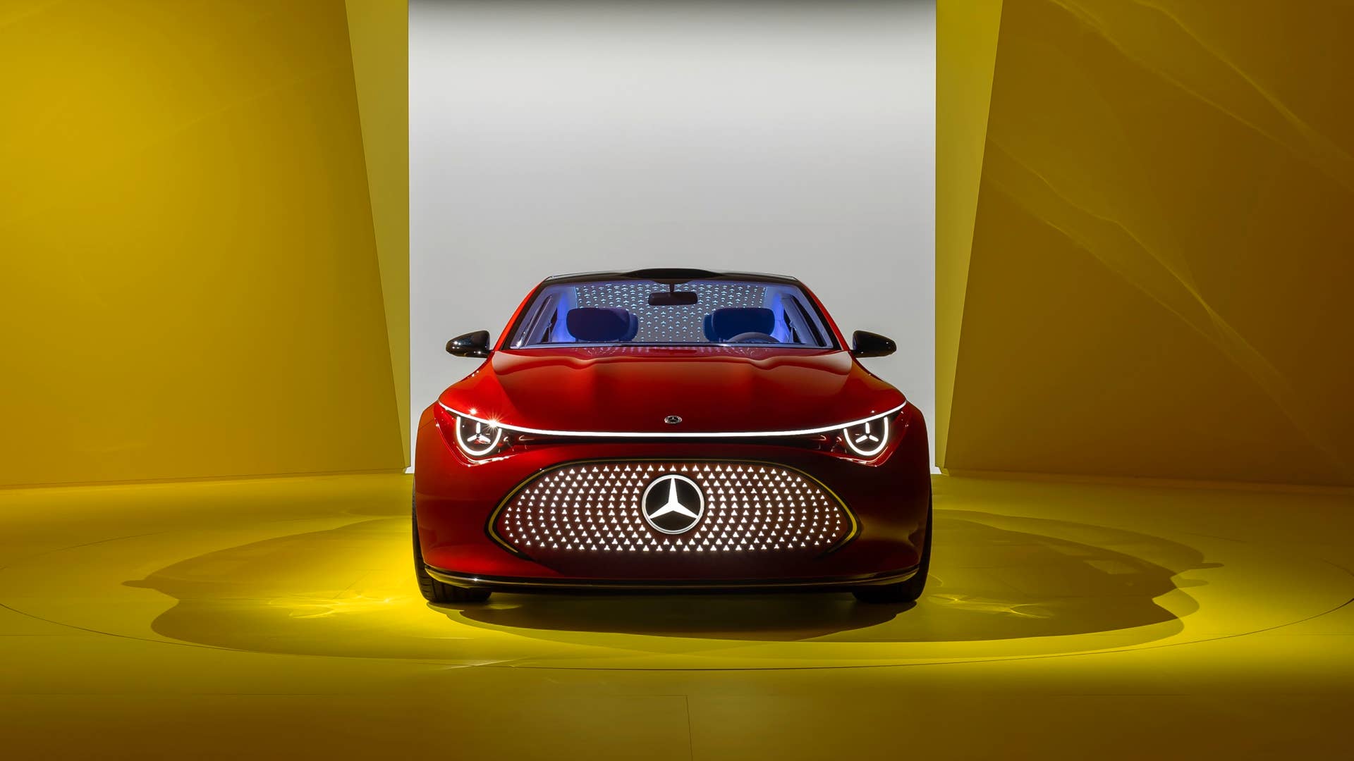 Mercedes-Benz Concept CLA Class: As the first car to be developed on the all-new electric-first Mercedes-Benz Modular Architecture (MMA) platform, the Concept CLA Class points the way for the next-generation electric-drive technology. // Mercedes-Benz Concept CLA Class: Als erstes Fahrzeug, das auf der komplett neuen elektrischen Plattform Mercedes-Benz Modular Architecture (MMA) entwickelt wurde, weist das Concept CLA Class den Weg für die nächste Generation der elektrischen Antriebstechnologie.