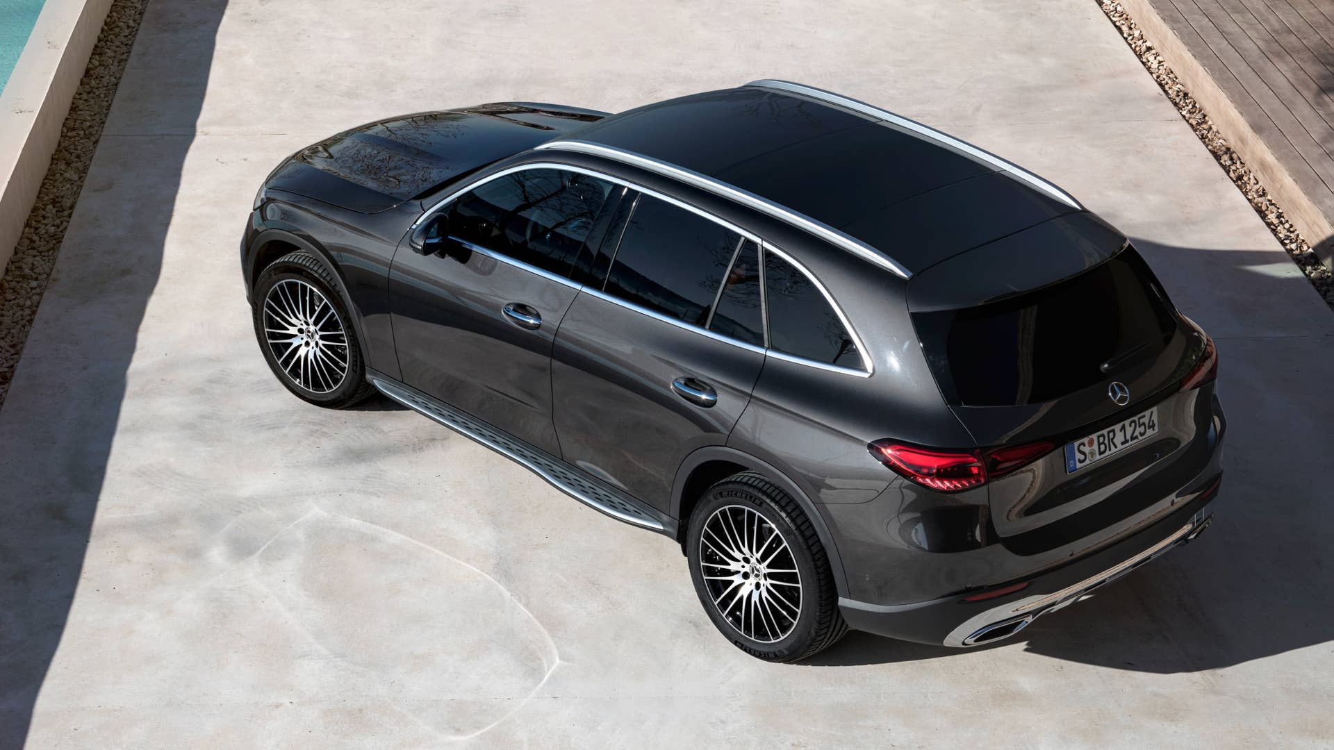 Mercedes-Benz GLC SUV; Exterieur: AVANTGARDE, graphitgrau metallic; Interieur: AVANTGARDE, Leder Nappa sienabraun // Mercedes-Benz GLC SUV; exterior: AVANTGARDE, graphite grey metallic; interior: AVANTGARDE, nappa leather sienna brown