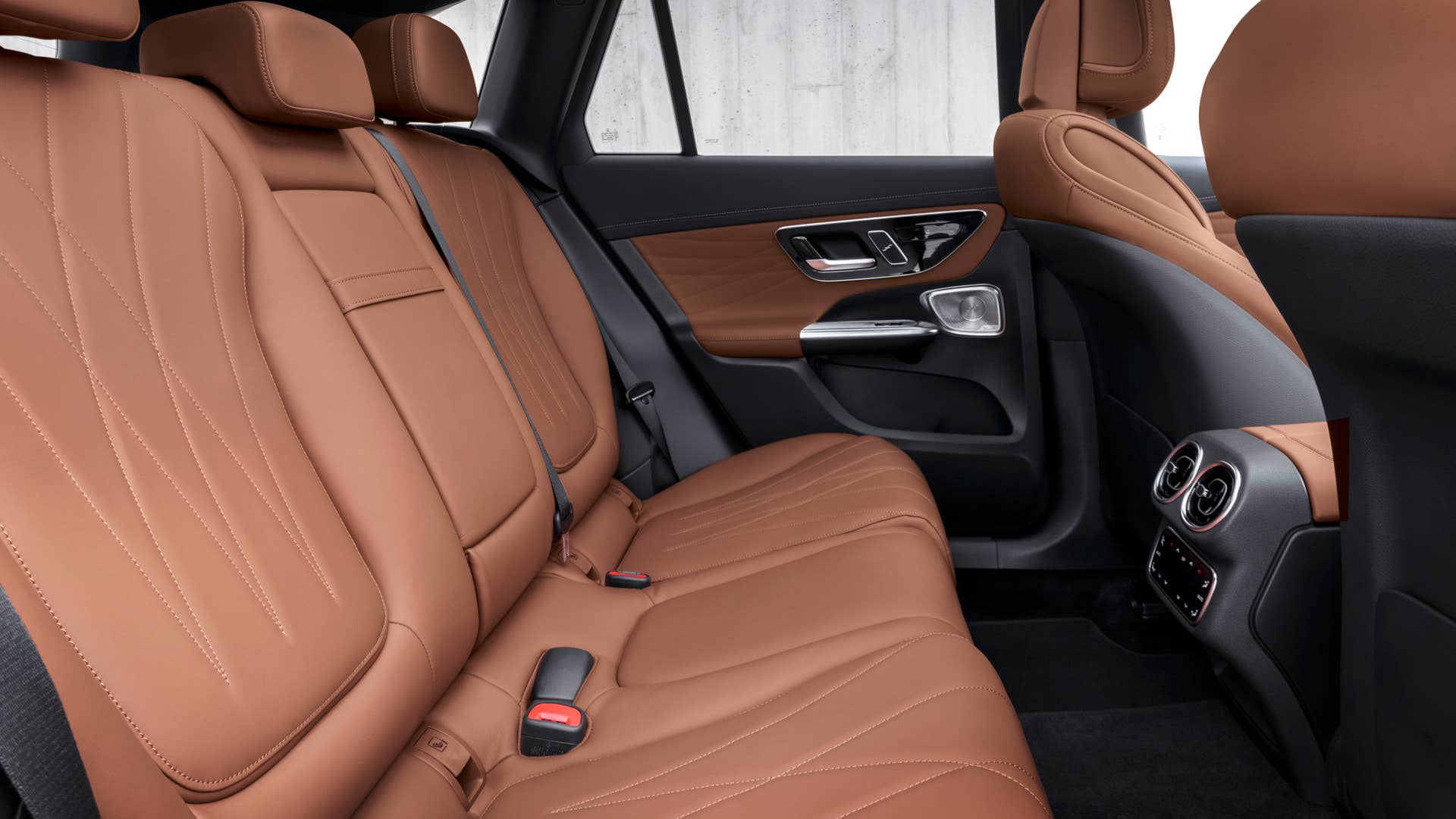 Mercedes-Benz GLC SUV; Exterieur: AVANTGARDE, graphitgrau metallic; Interieur: AVANTGARDE, Leder Nappa sienabraun // Mercedes-Benz GLC SUV; exterior: AVANTGARDE, graphite grey metallic; interior: AVANTGARDE, nappa leather sienna brown