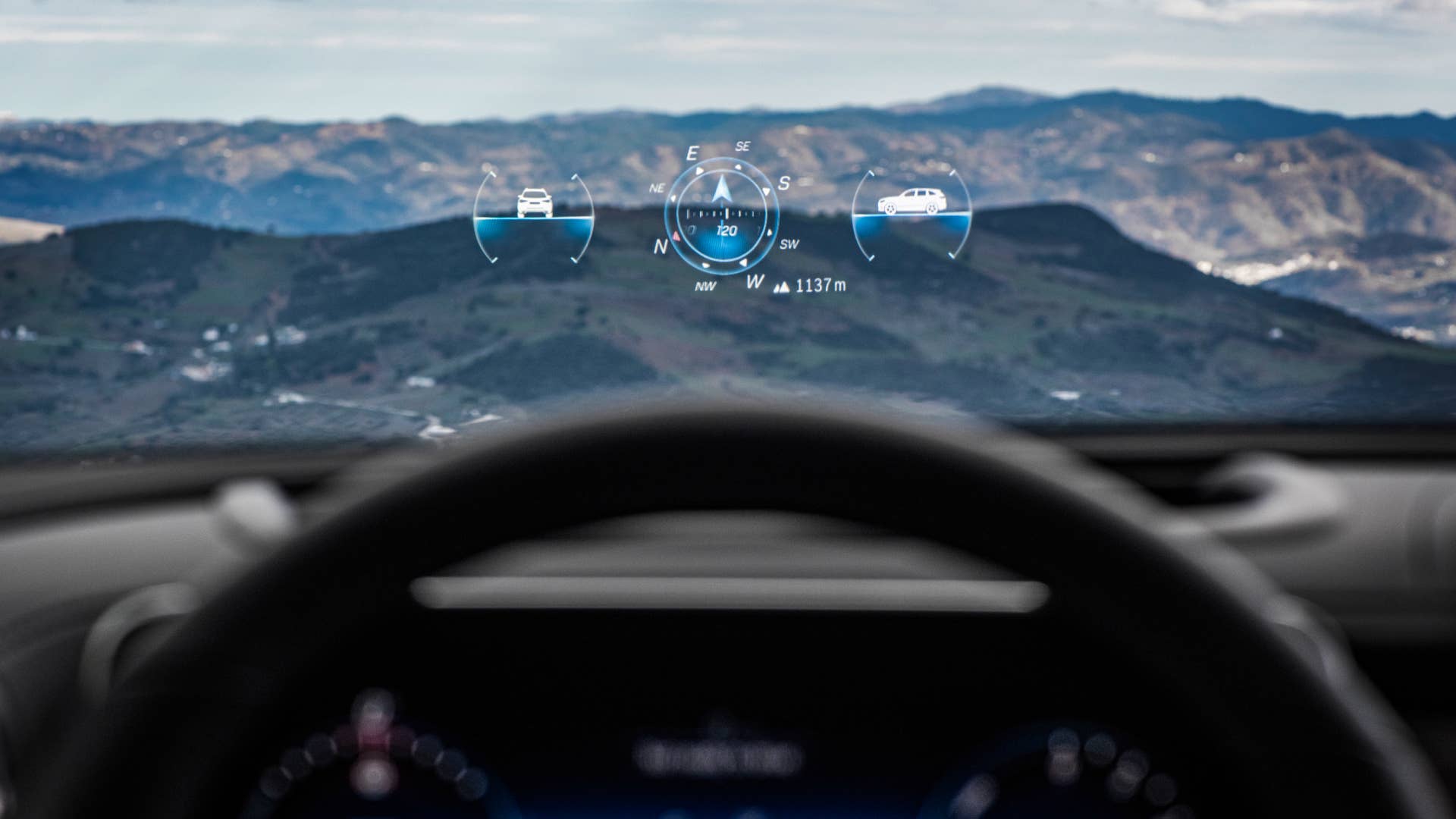 Mercedes-Benz GLC SUV Plug-in-Hybrid; Exterieur: AMG Line, MANUFAKTUR diamantweiß bright; Interieur: AMG Line, Leder zweifarbig powerrot/schwarz // Mercedes-Benz GLC SUV plug-in hybrid; exterior: AMG line, MANUFAKTUR diamond white bright; interior: AMG line, leather two-tone power red/black