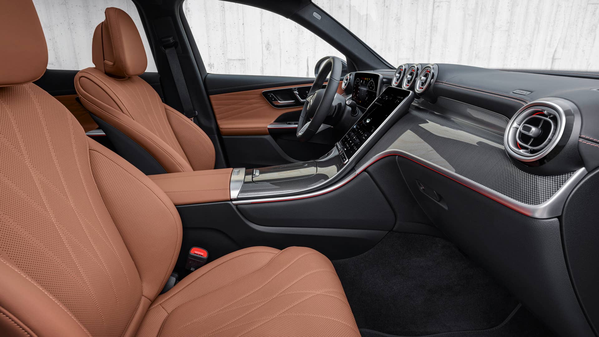 Mercedes-Benz GLC SUV; Exterieur: AVANTGARDE, graphitgrau metallic; Interieur: AVANTGARDE, Leder Nappa sienabraun // Mercedes-Benz GLC SUV; exterior: AVANTGARDE, graphite grey metallic; interior: AVANTGARDE, nappa leather sienna brown
