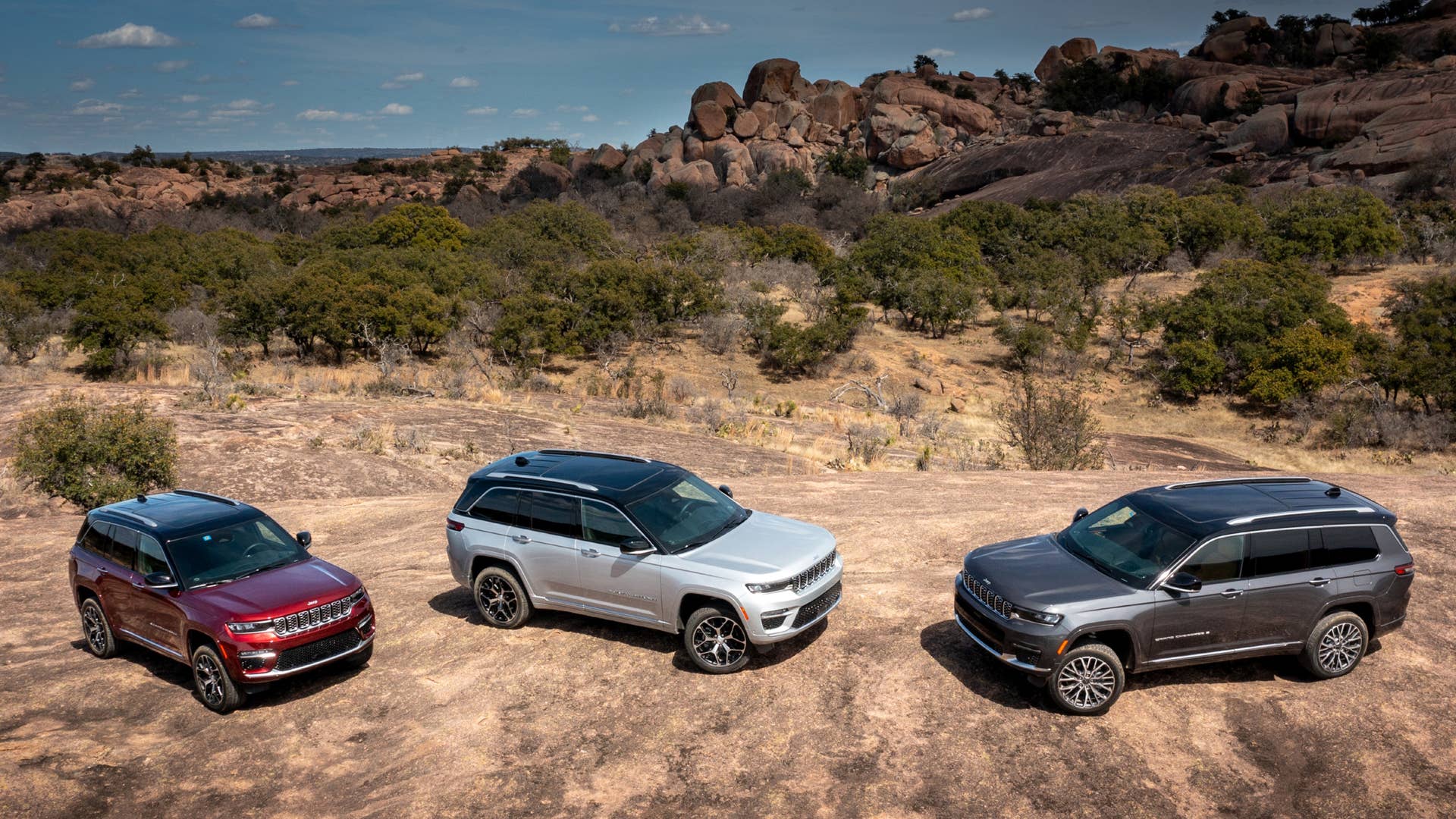 2024 Jeep® Grand Cherokee family (L to R): Grand Cherokee Summit Reserve, Grand Cherokee Summit Reserve 4xe and Grand Cherokee L Summit Reserve