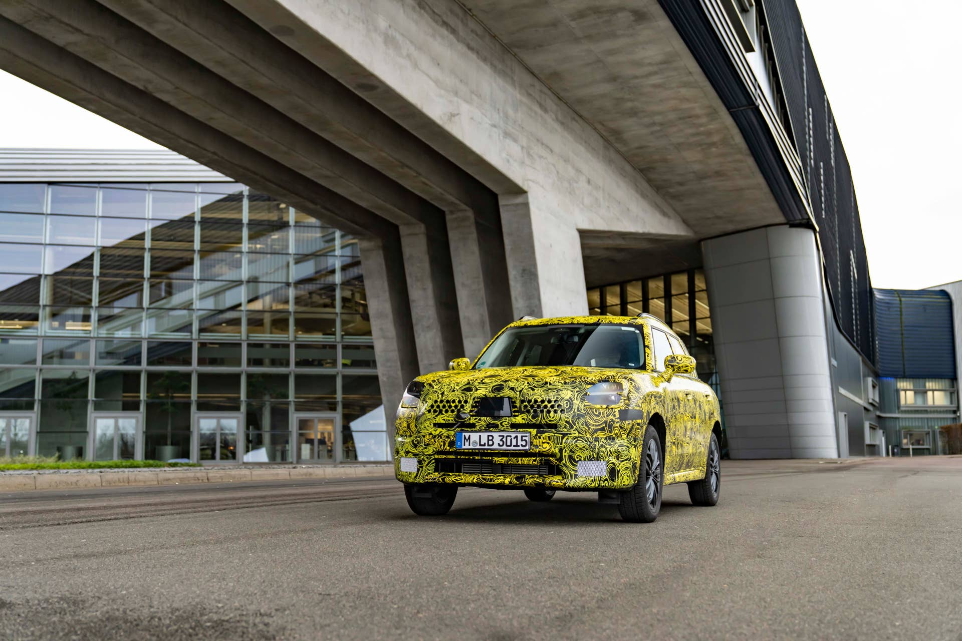 Third-generation Mini Countryman looks all grown up in official spy ...