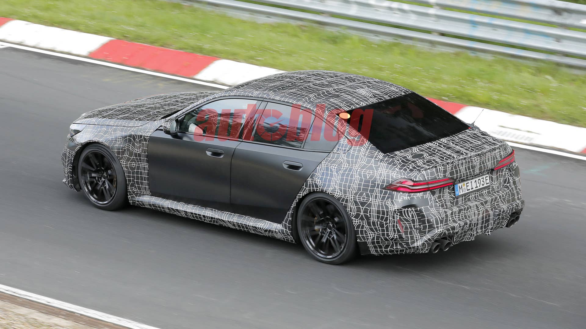 Spy-Shots of Cars - This image has been optimized for a calibrated screen with a Gamma of 2.2 and a colour temperature og 6500°K