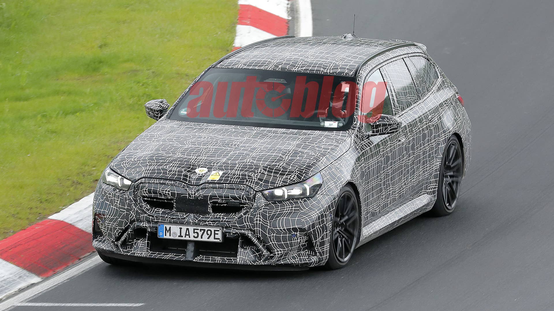 Spy-Shots of Cars - This image has been optimized for a calibrated screen with a Gamma of 2.2 and a colour temperature og 6500°K