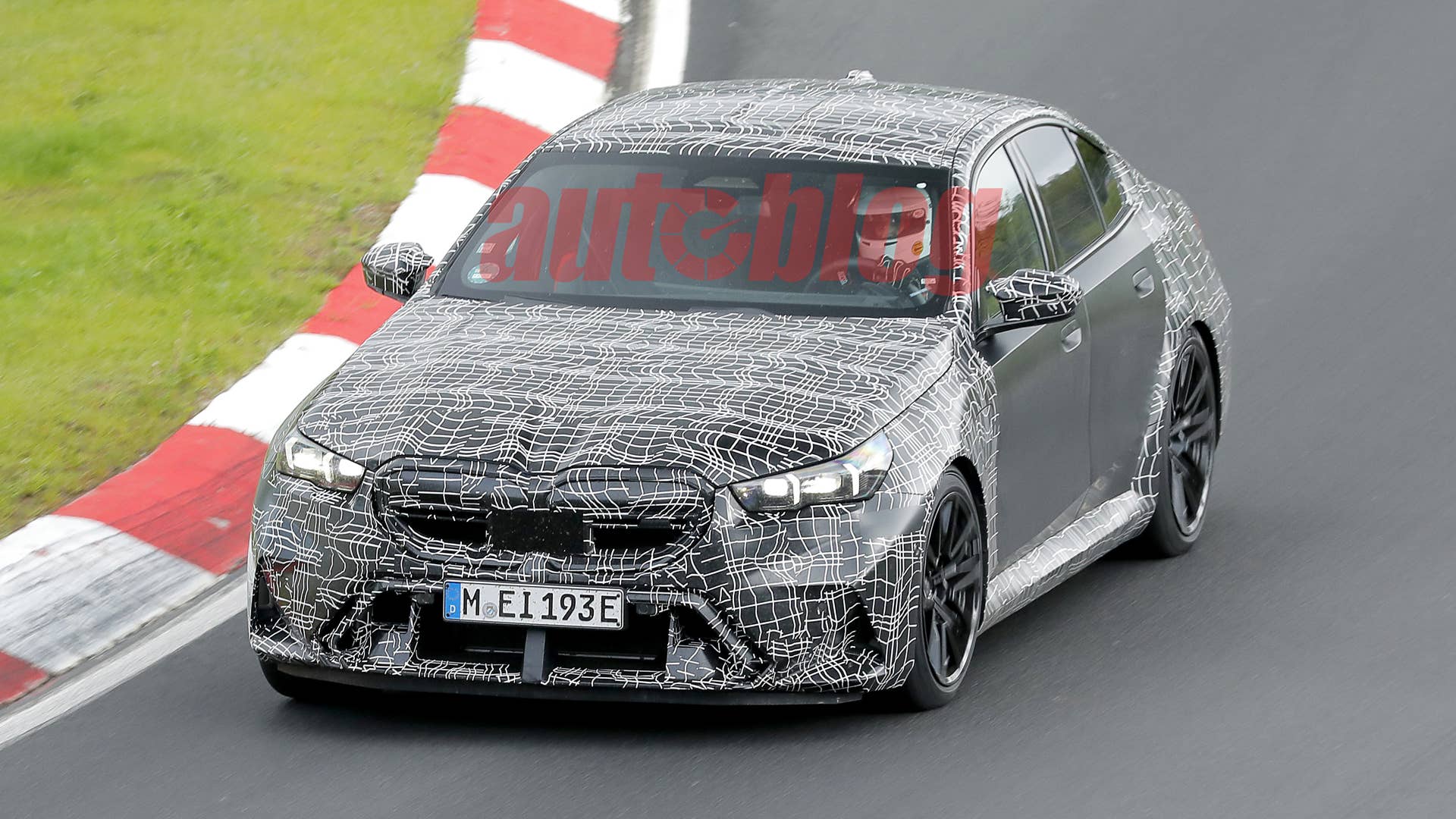 Spy-Shots of Cars - This image has been optimized for a calibrated screen with a Gamma of 2.2 and a colour temperature og 6500°K