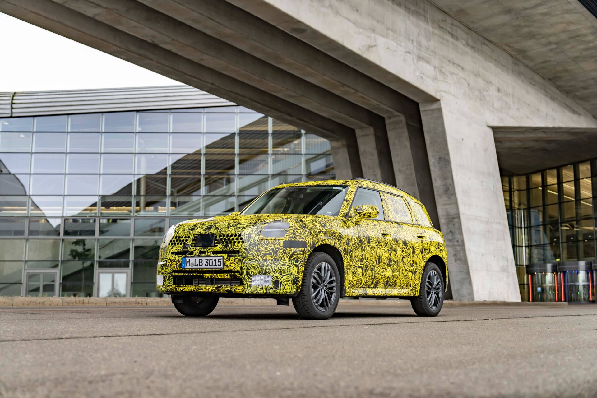 Third-generation Mini Countryman looks all grown up in official spy ...