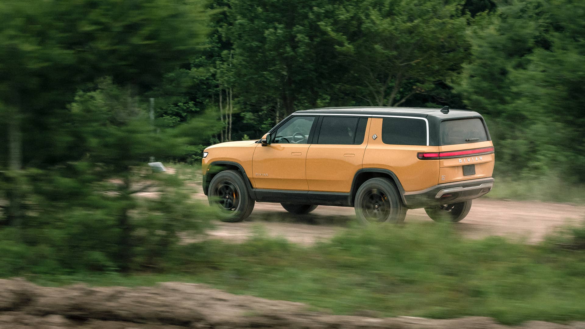 Rivian R1S on-road rear quarter