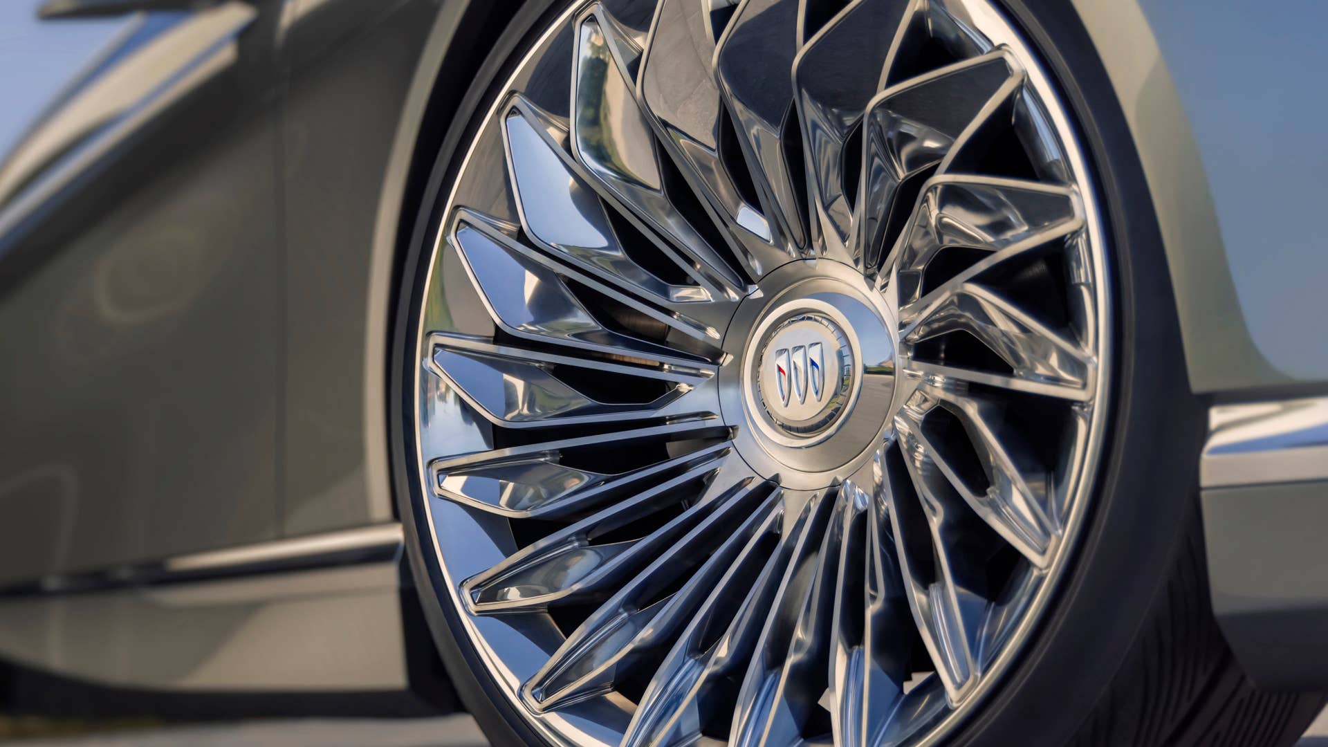 Buick Wildcat EV concept 18-spoke “turbine” wheels.