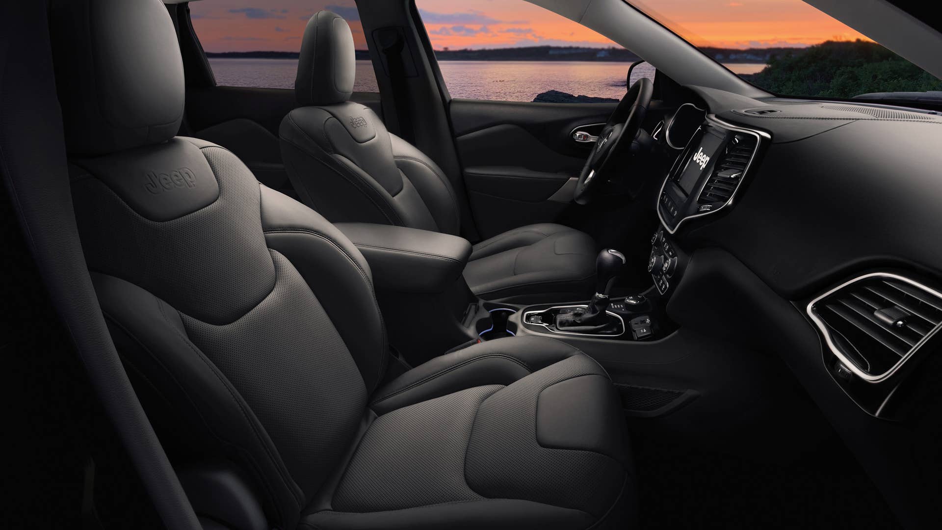 2023 Jeep® Cherokee Altitude LUX interior