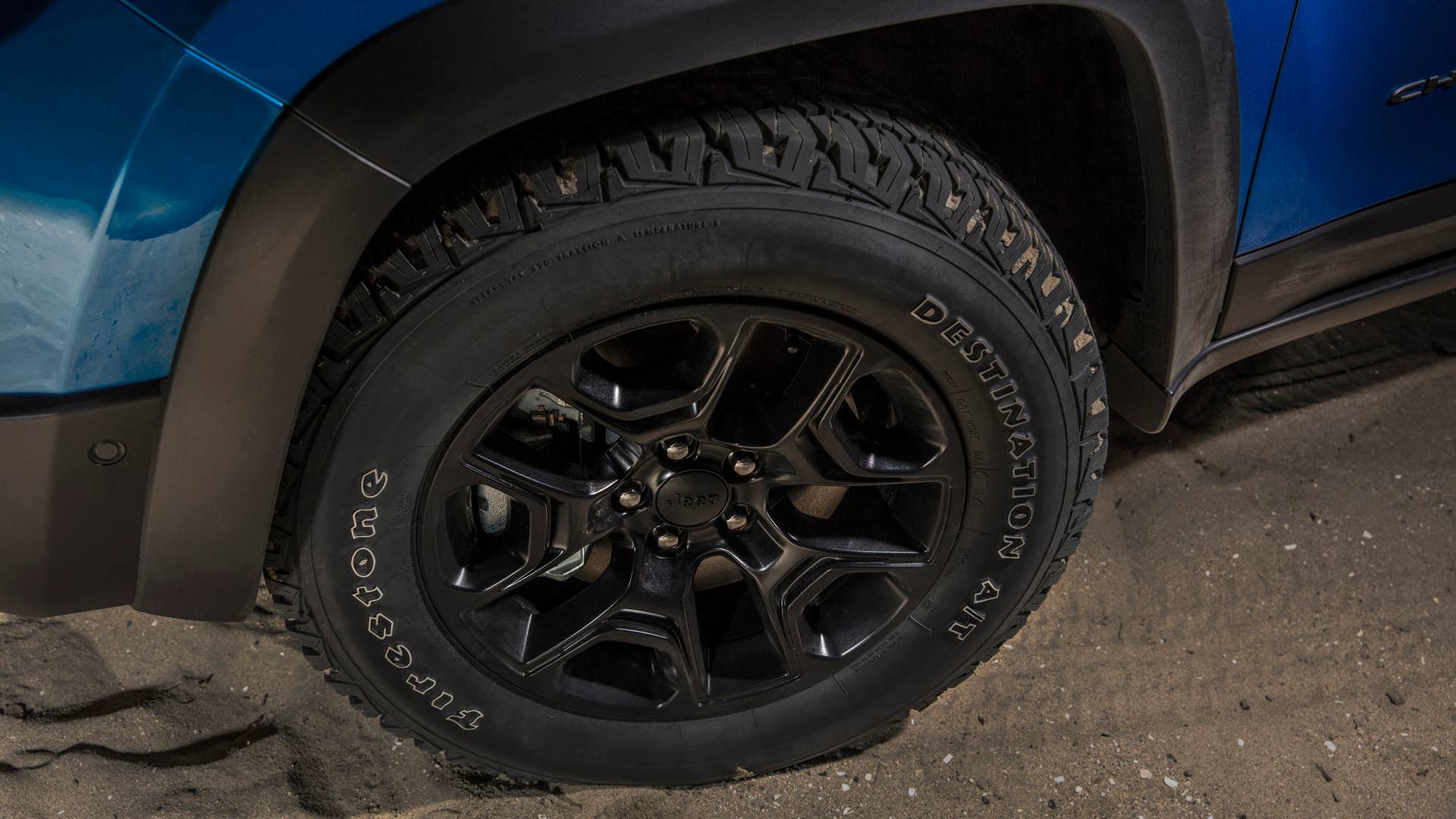 2023 Jeep® Cherokee Trailhawk 17-inch wheels with All-terrain tires