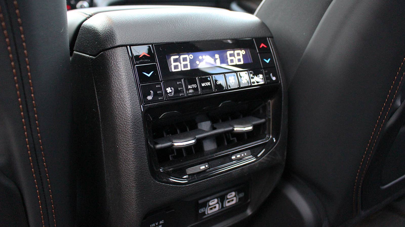 2022 Jeep Grand Cherokee L Summit rear climate control