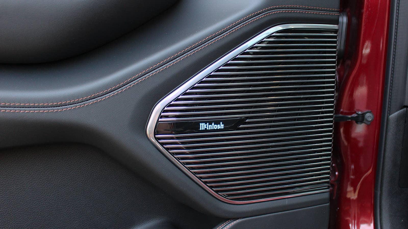 2022 Jeep Grand Cherokee L Summit speaker
