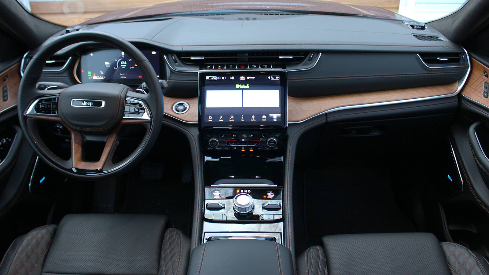 2022 Jeep Grand Cherokee L Summit dash