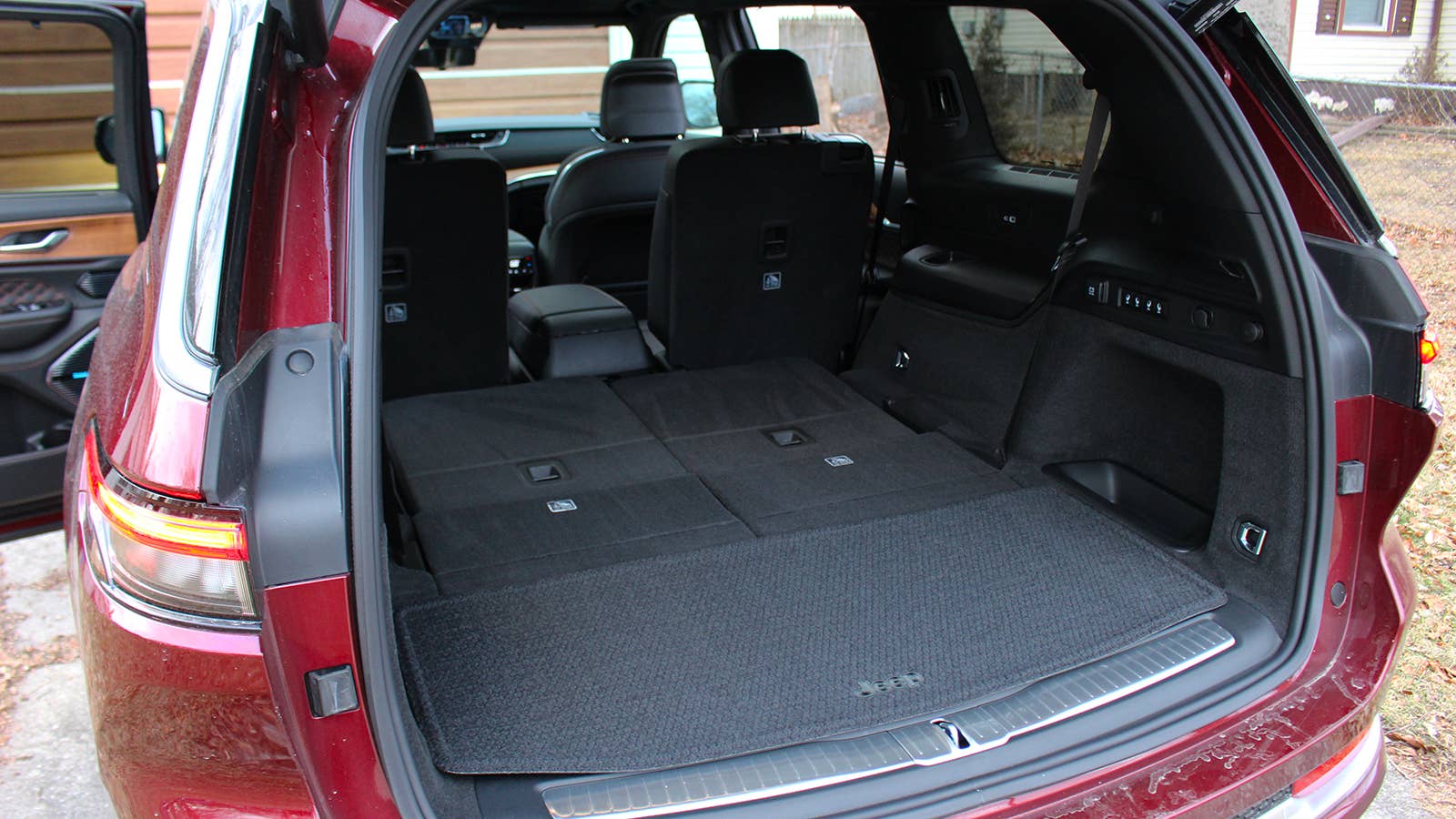2022 Jeep Grand Cherokee L Summit cargo area