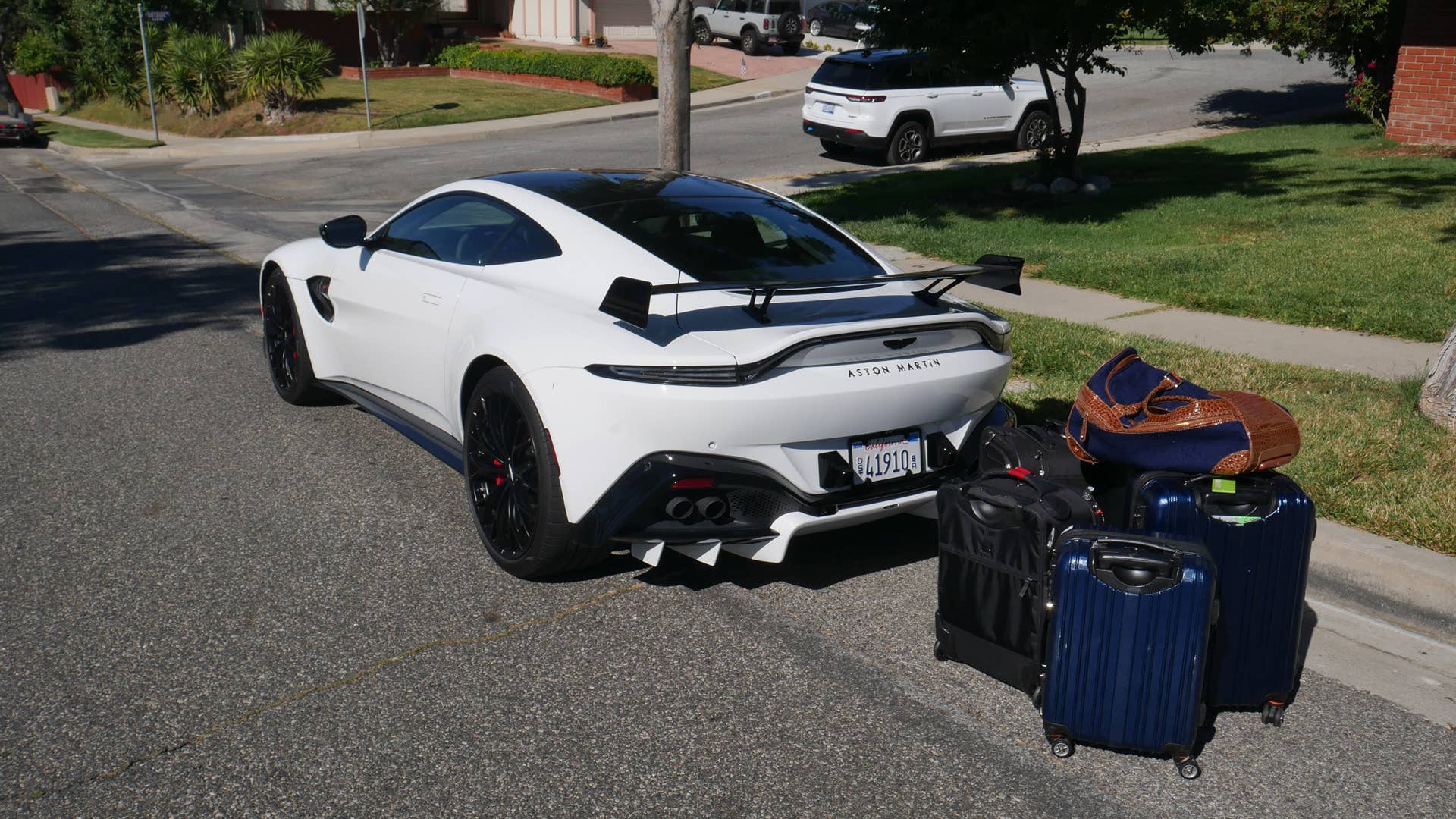 Aston Martin Vantage Luggage Test: Important consumer advice 