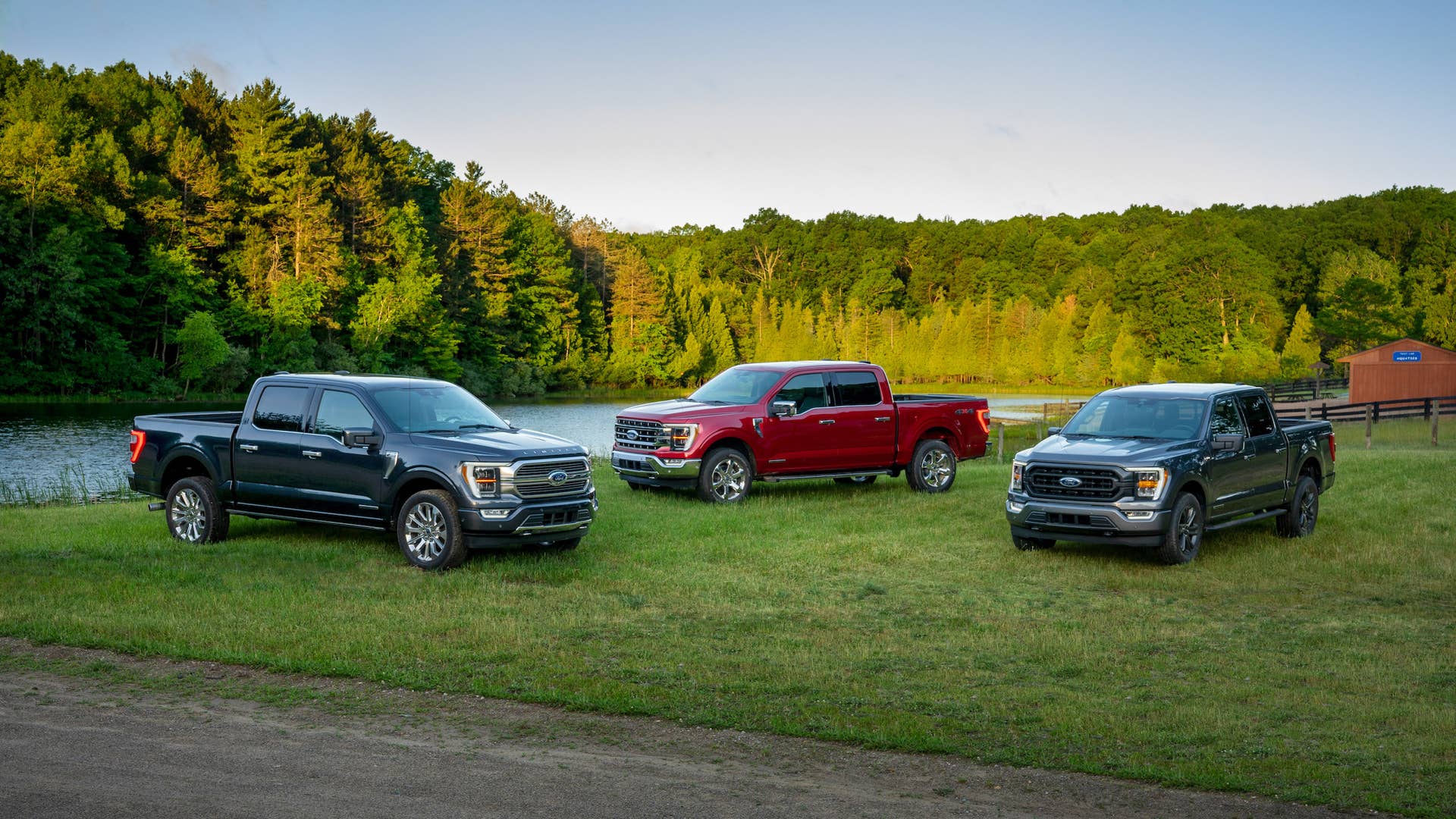 (left to right) All-new F-150 Limited in Smoked Quartz Tinted Clearcoat, F-150 Lariat in Rapid Red Metallic Tinted Clearcoat and F-150 XLT Sport Appearance Package in Carbonized Gray.